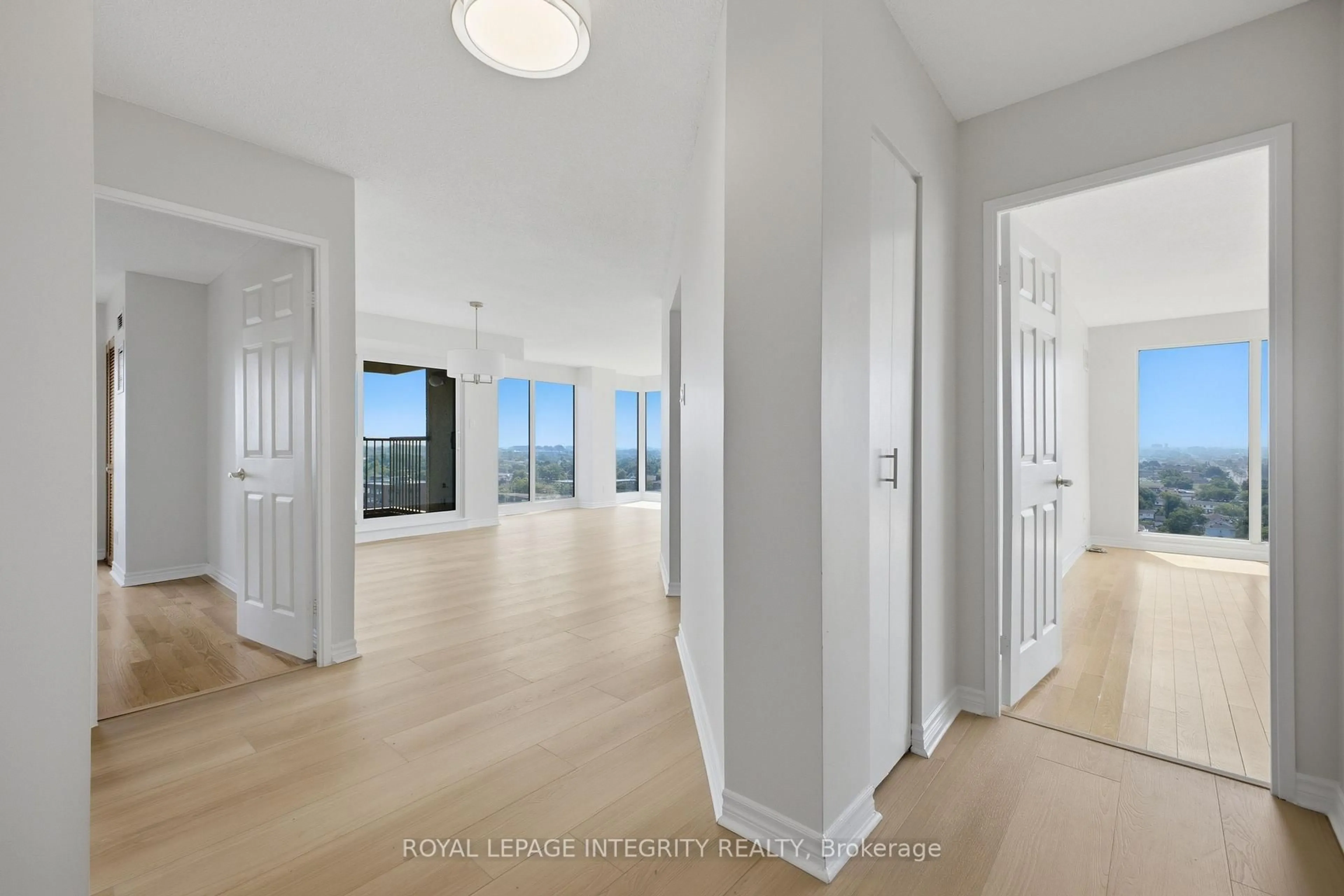 Unknown for 545 St Laurent Blvd #1207, Ottawa Ontario K1K 4H9