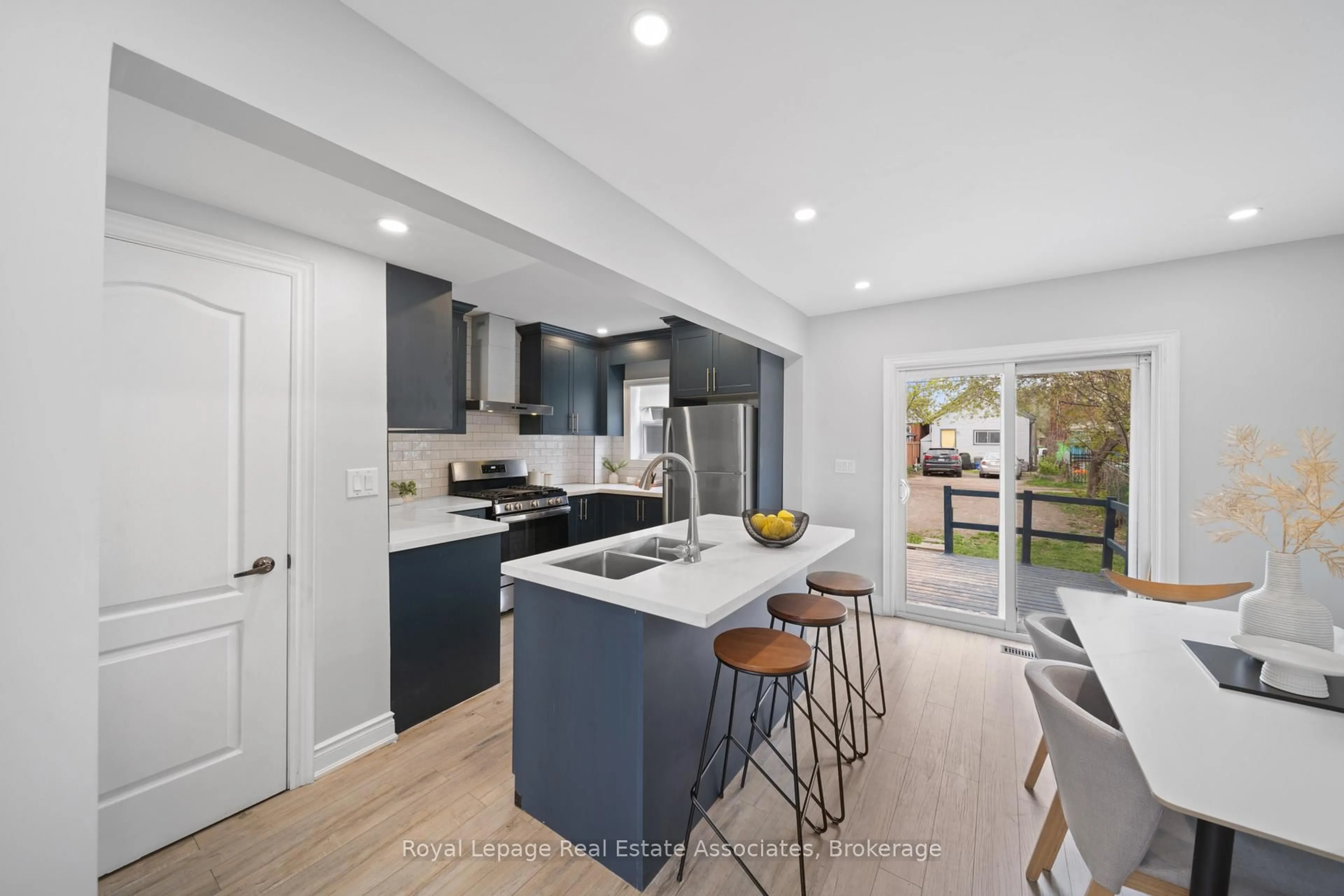 Open concept kitchen, ceramic/tile floor for 305 Weir St, Hamilton Ontario L8H 5G4