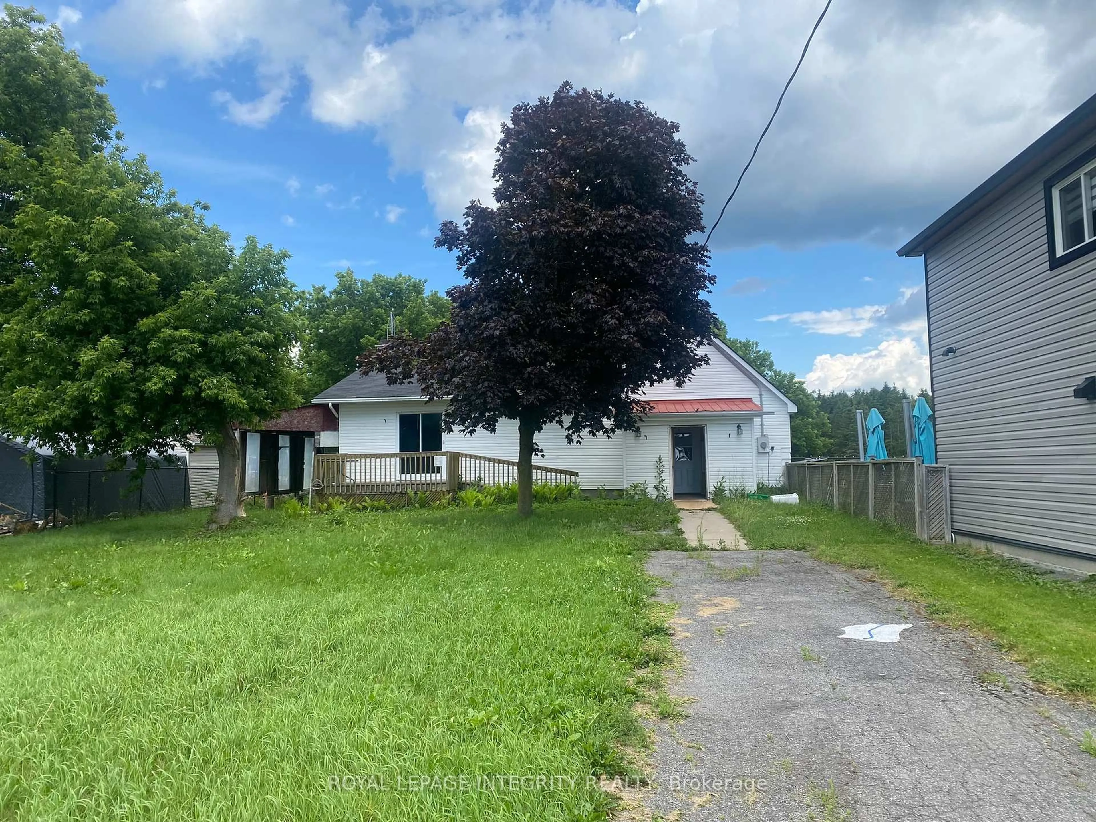 A pic from outside/outdoor area/front of a property/back of a property/a pic from drone, unknown for 2415 DU LAC Rd, Clarence-Rockland Ontario K0A 3N0