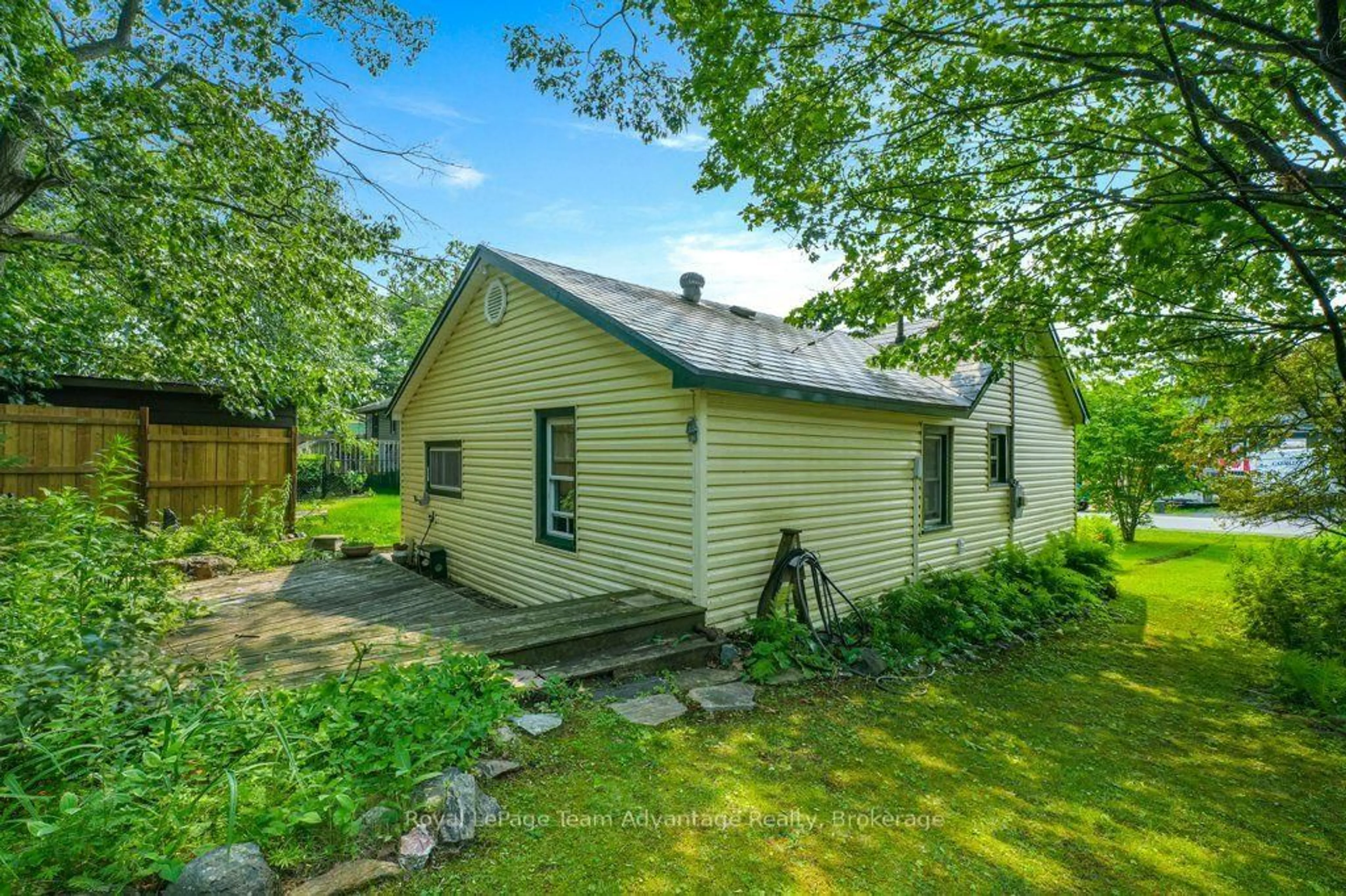 Shed for 5 Georgina St, Parry Sound Ontario P2A 2C9