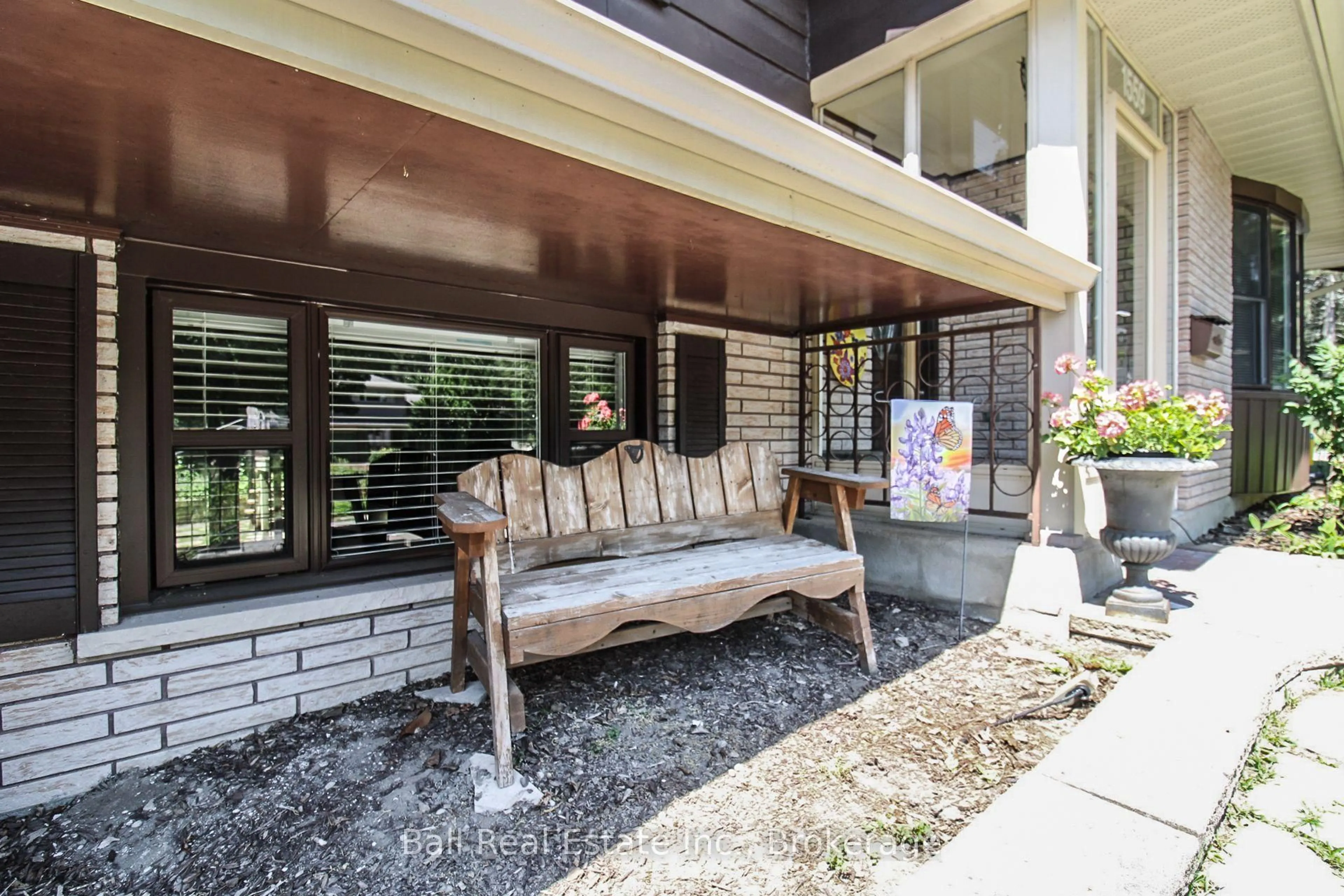 Patio, street for 1559 Westbrook Dr, Peterborough Ontario K9J 6R6