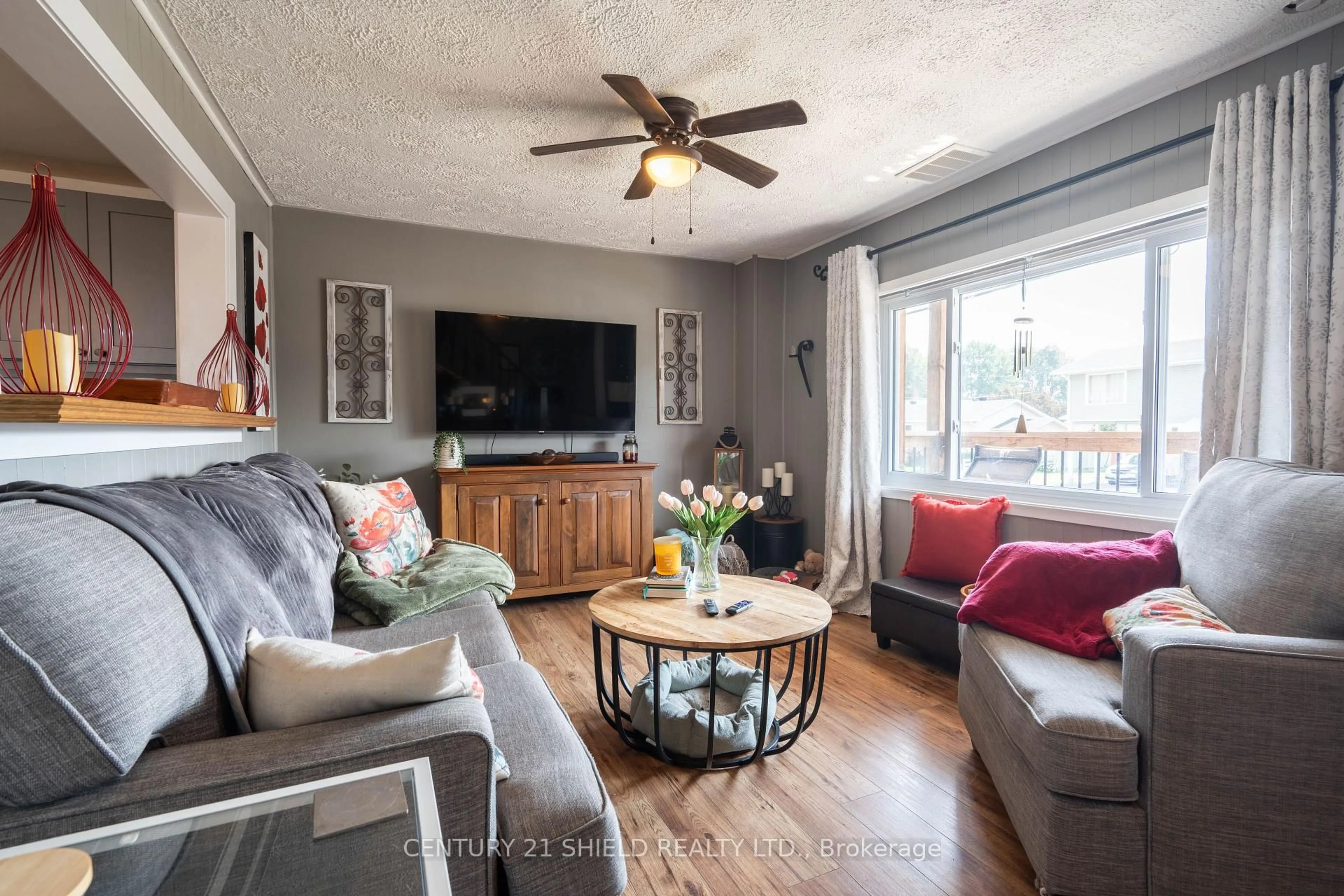 Living room with furniture, wood/laminate floor for 813 York St, Cornwall Ontario K6J 4A7