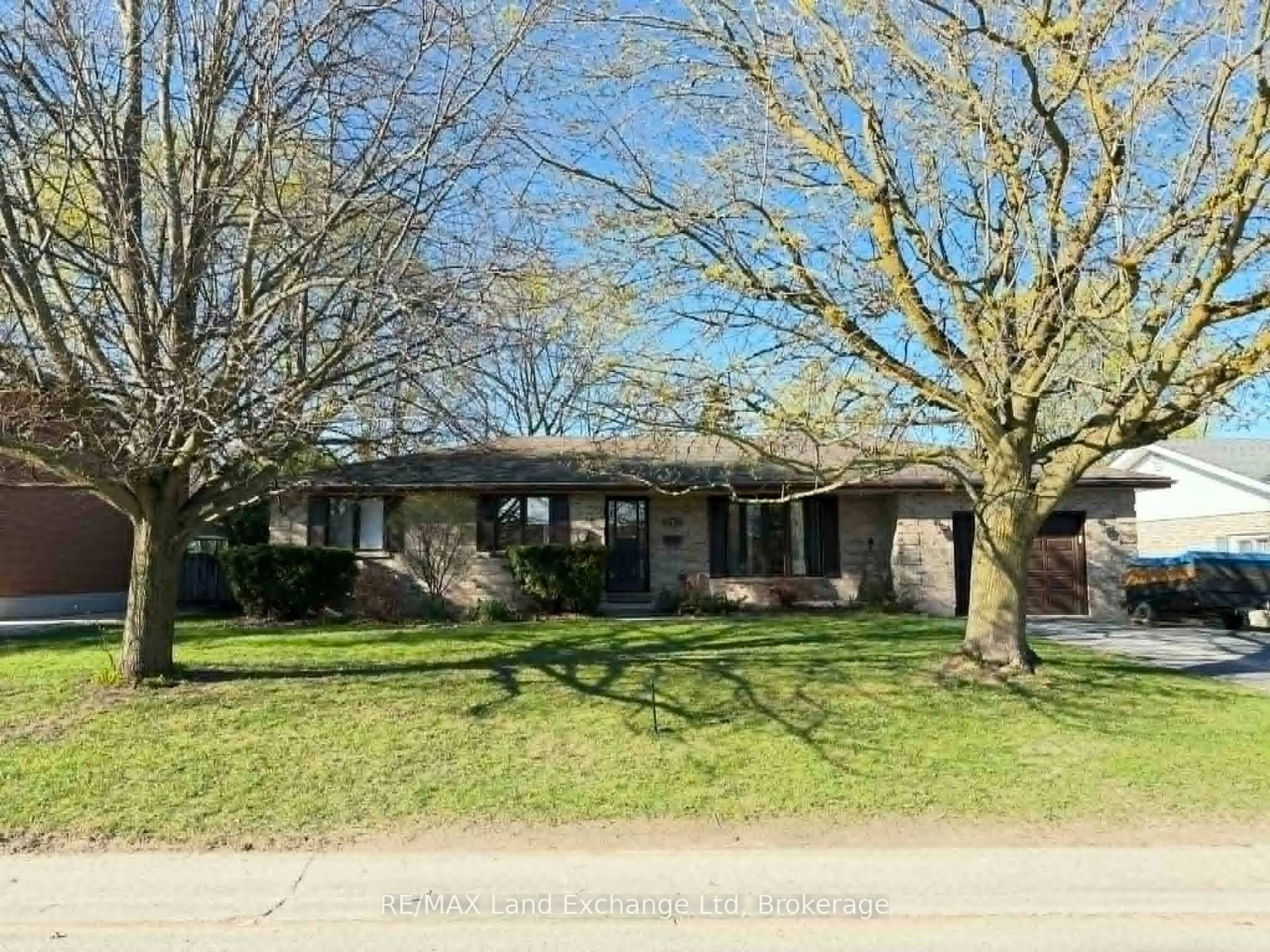 Unknown for 142 Charles St, North Huron Ontario N0G 2W0