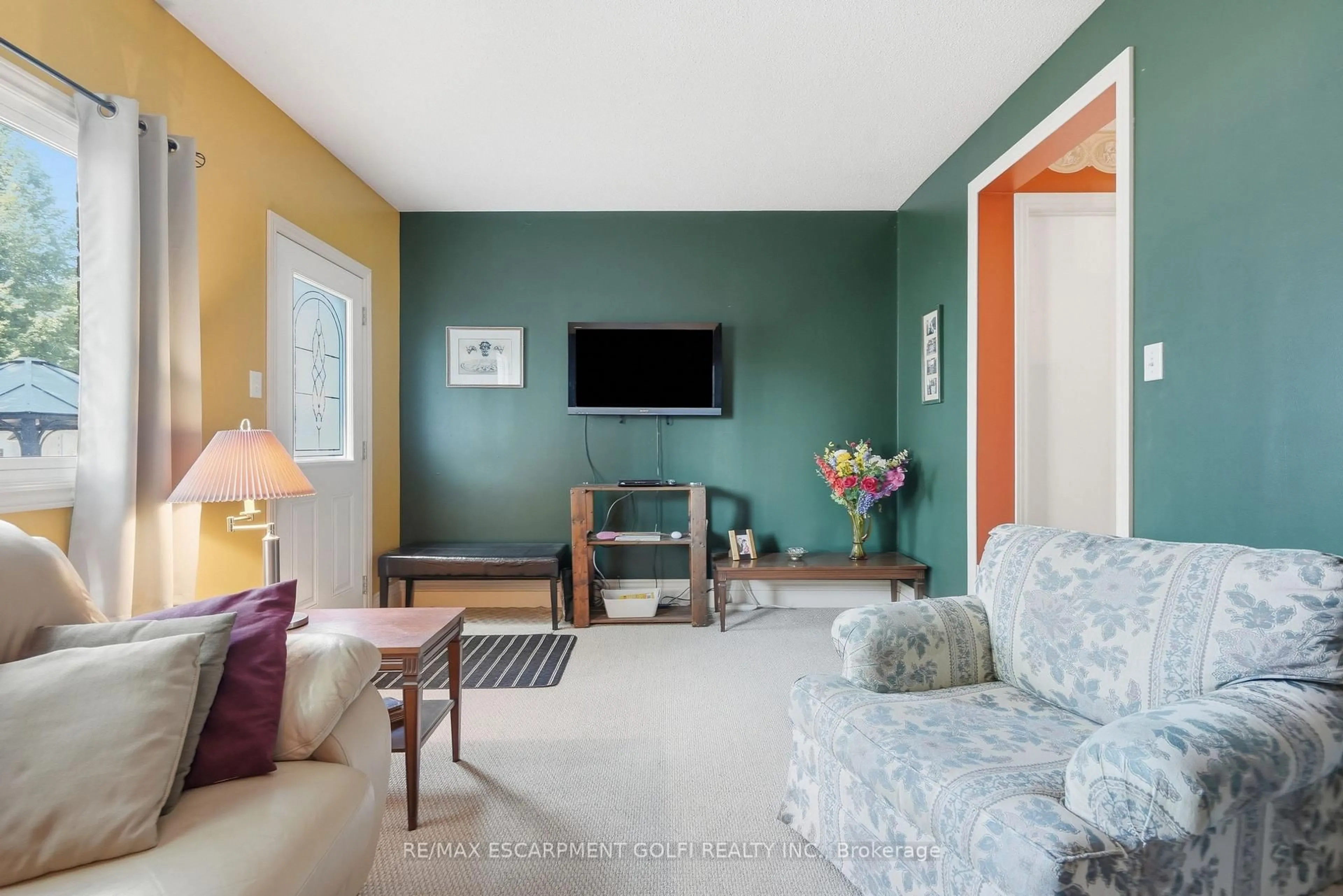 Living room with furniture, unknown for 185 DENISTOUN St #5, Welland Ontario L3C 6J6