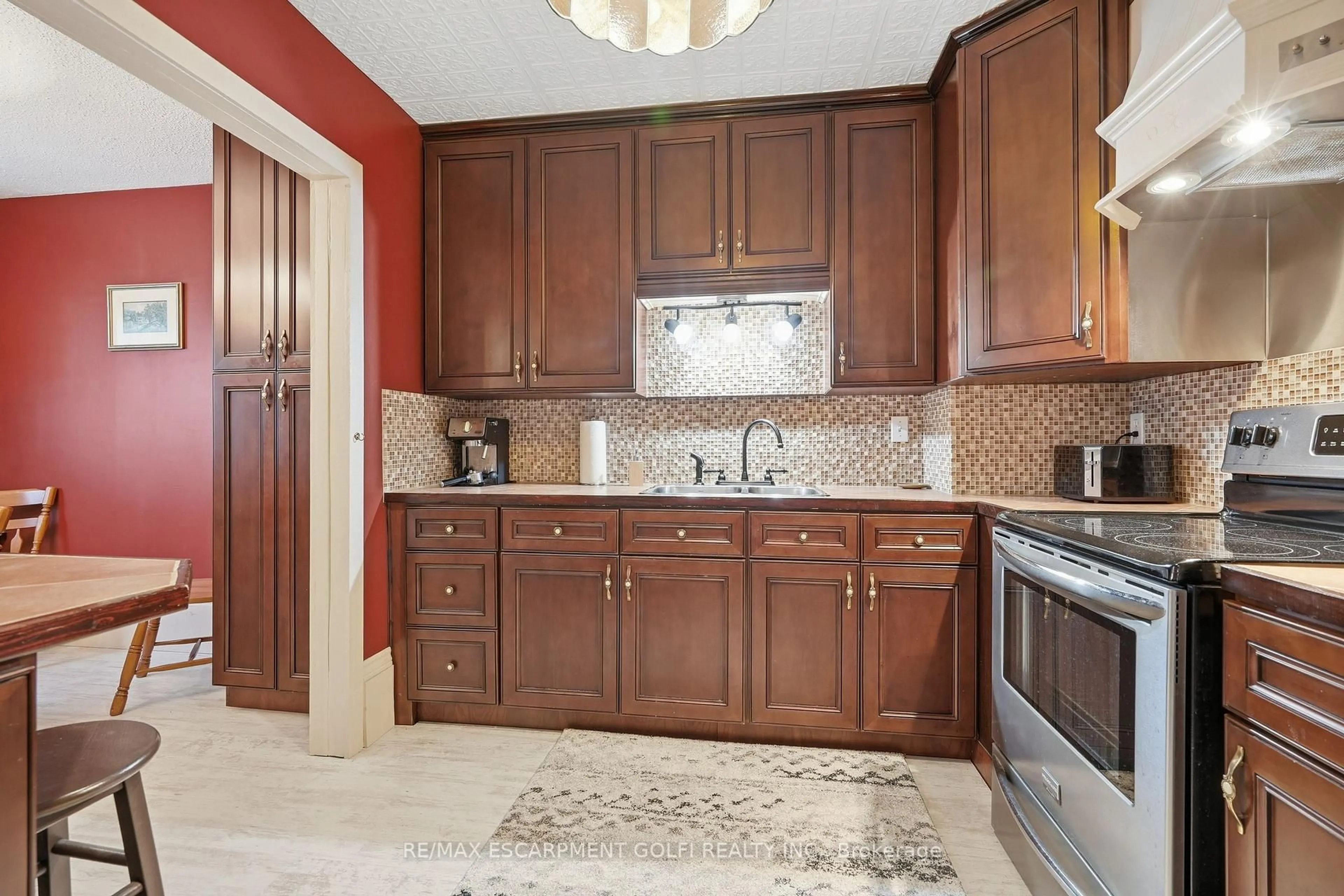 Standard kitchen, ceramic/tile floor for 185 DENISTOUN St #5, Welland Ontario L3C 6J6