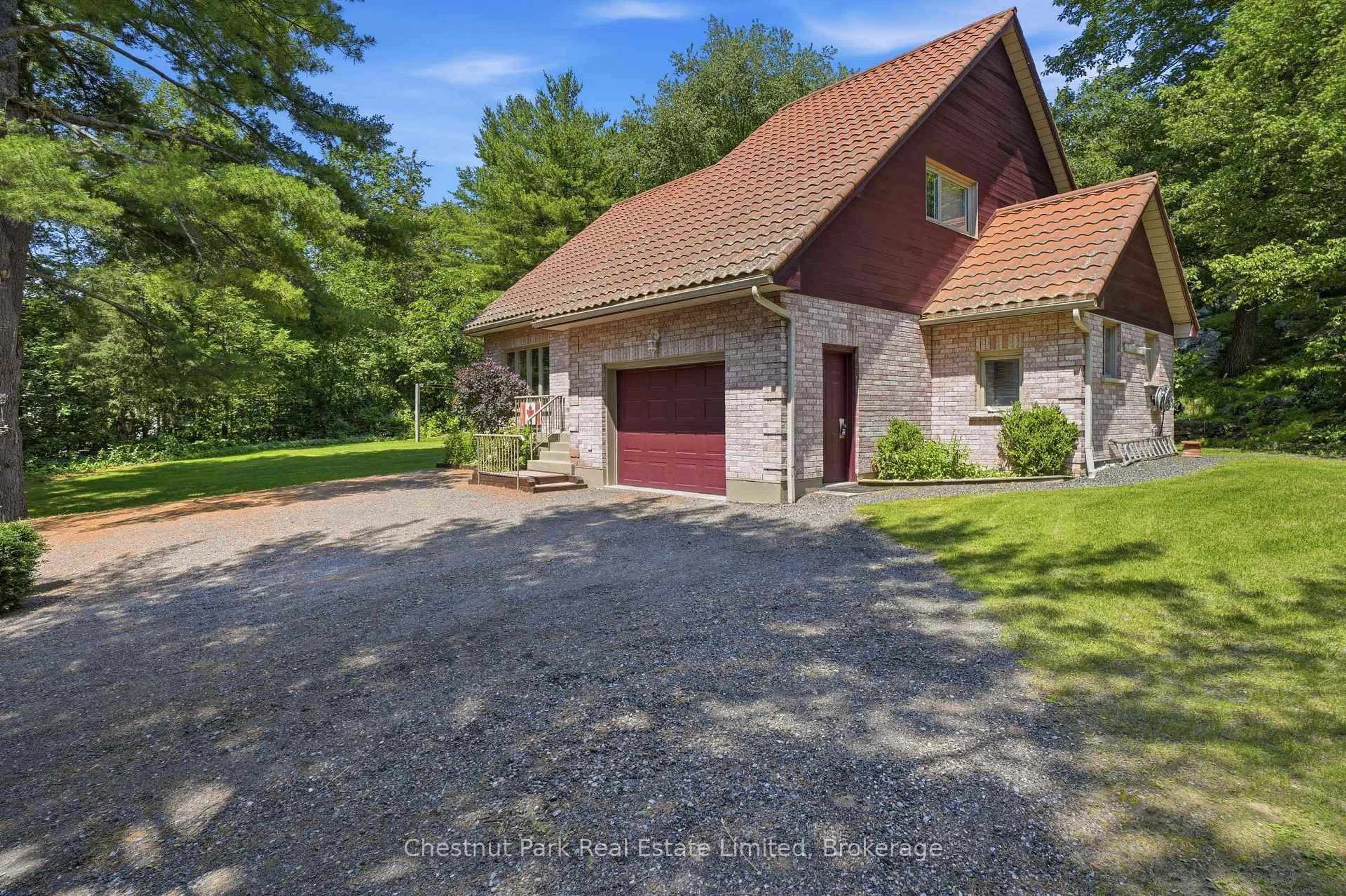 A pic from outside/outdoor area/front of a property/back of a property/a pic from drone, street for 72 Kenner Crt, Tweed Ontario K0K 3J0