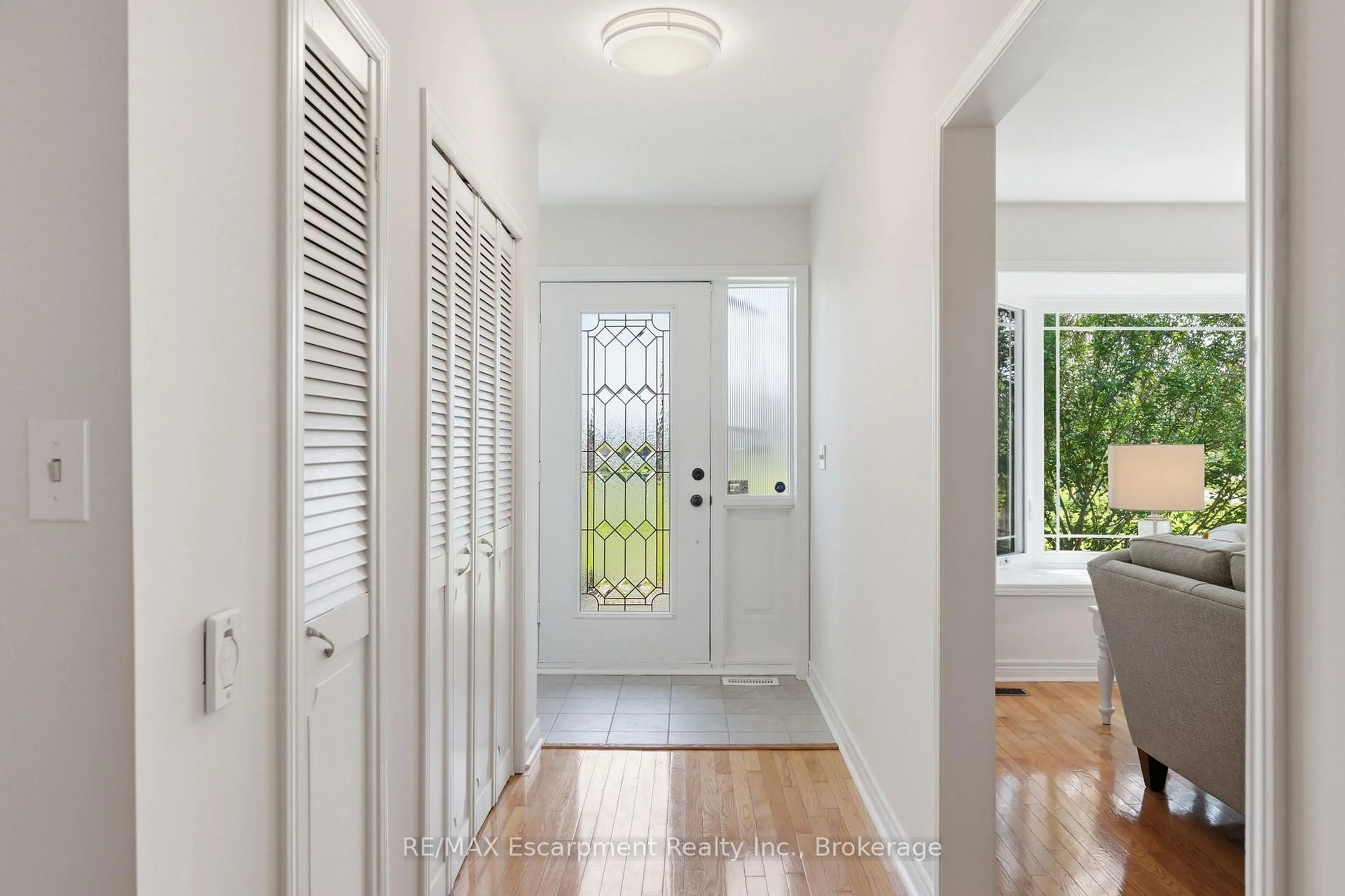 Indoor entryway for 337 Concession 5 W, Hamilton Ontario L0R 1V0