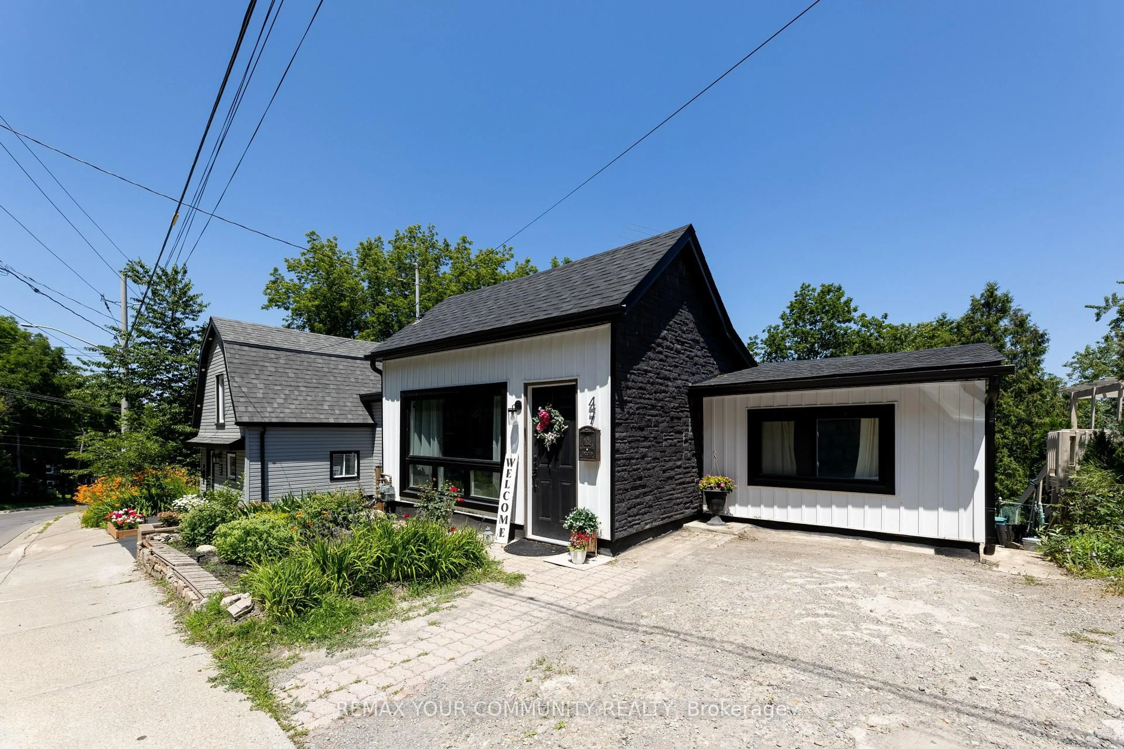 Home with brick exterior material, street for 47 Mountain St, Grimsby Ontario L3M 3K2