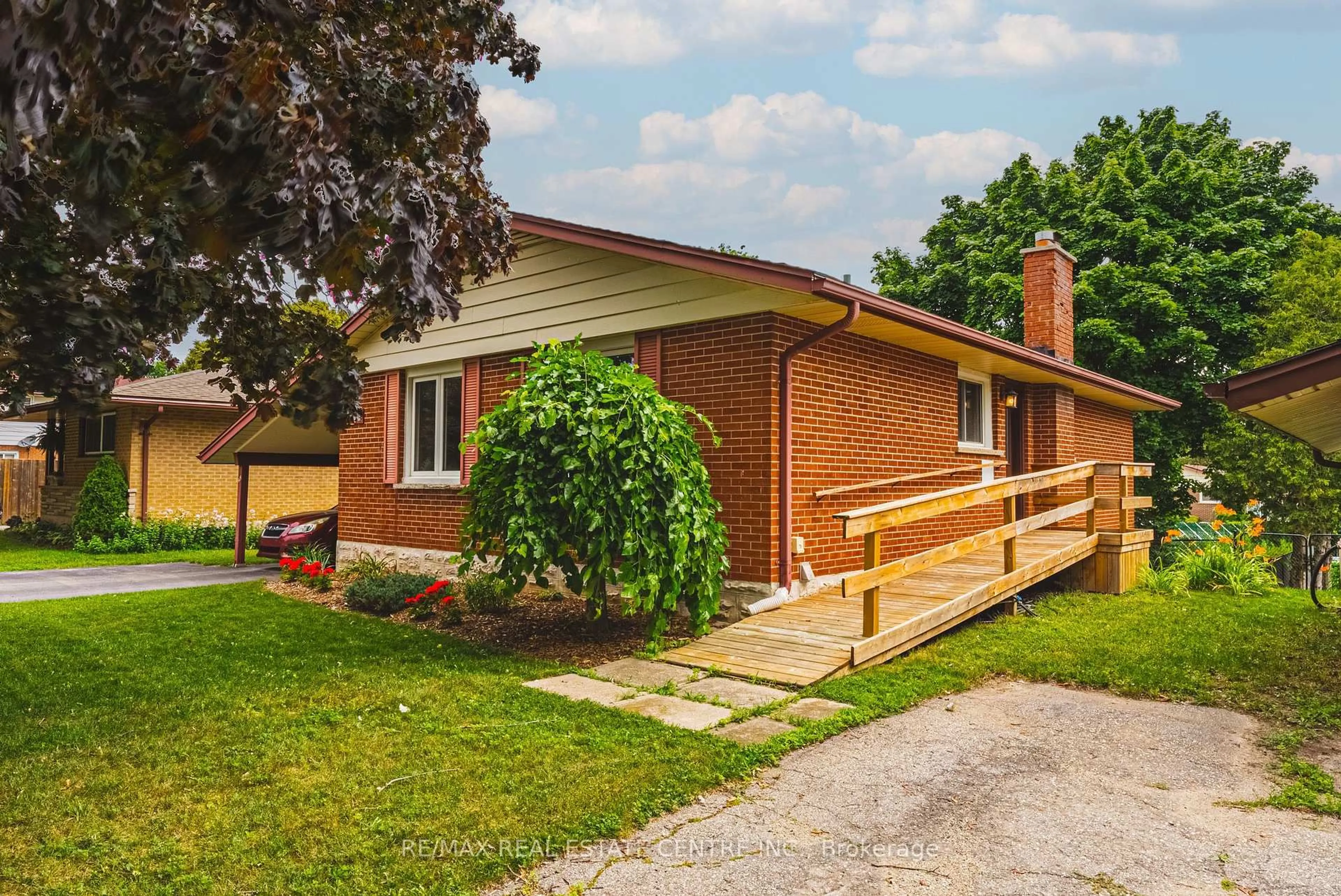 Home with brick exterior material, street for 45 Gail St, Cambridge Ontario N1R 4M3