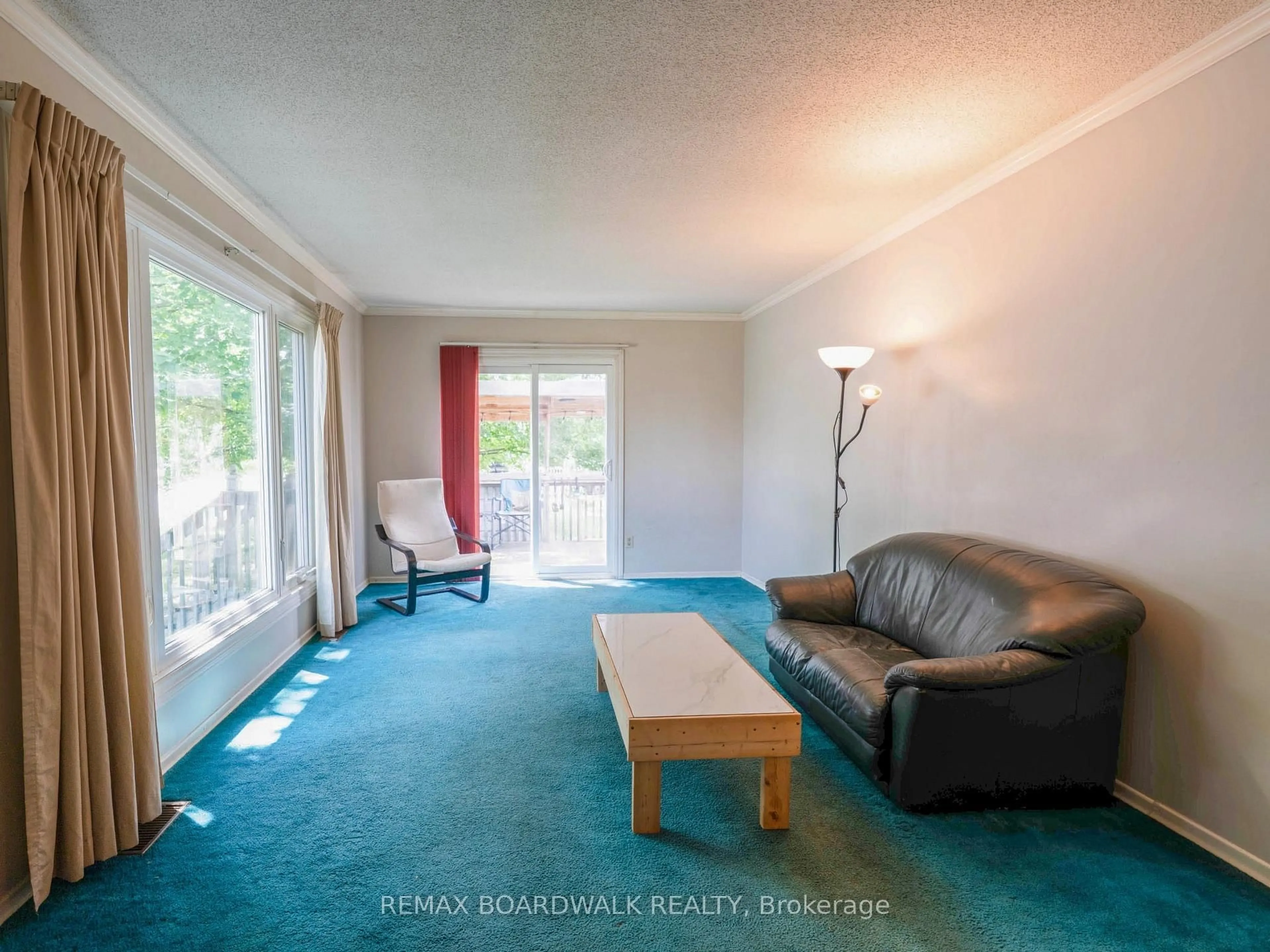 Living room with furniture, unknown for 5 Laurentian Pl, Arnprior Ontario K7S 2X8