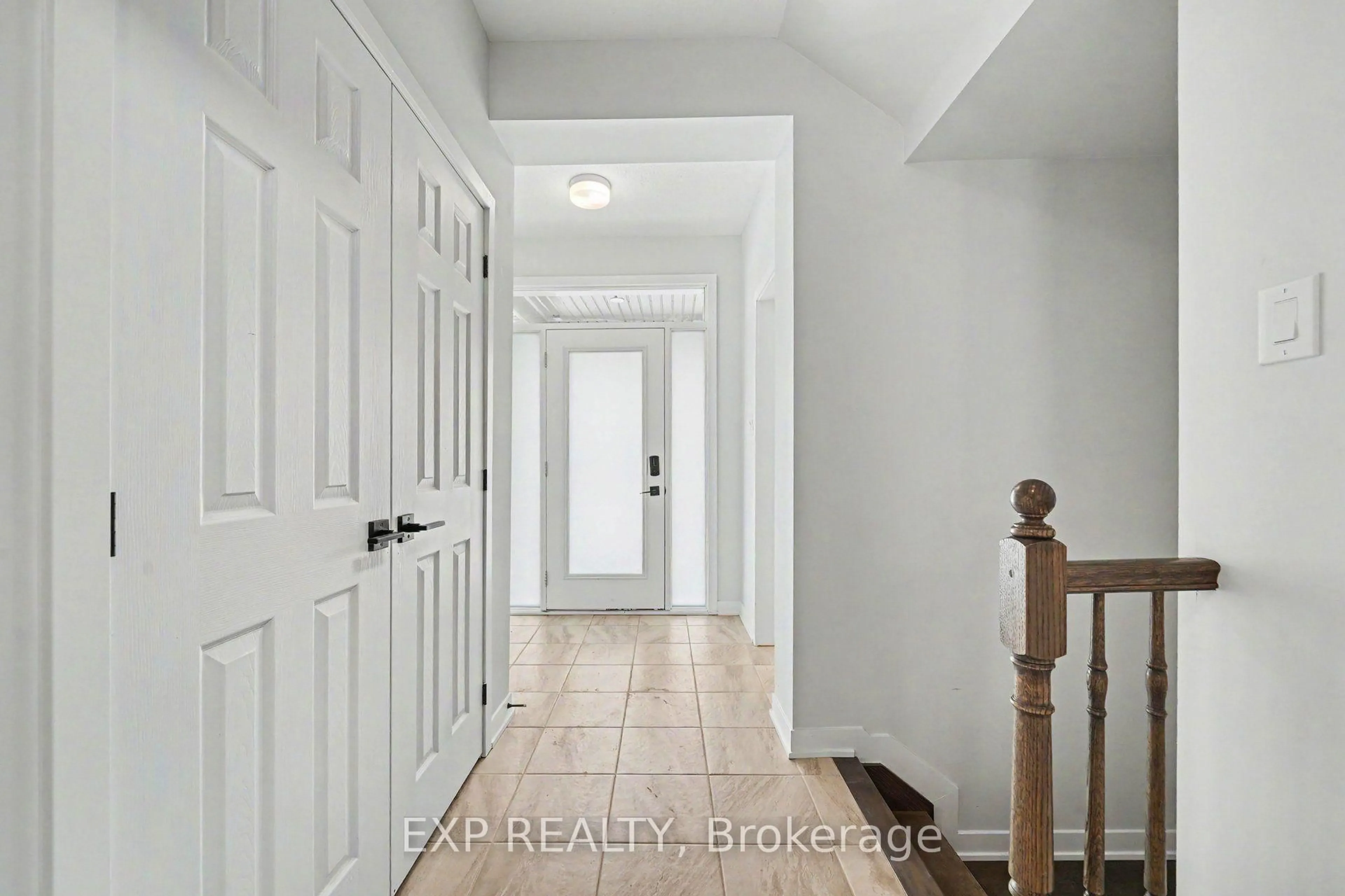 Indoor entryway for 818 Crossgate St, Ottawa Ontario K2J 7E3