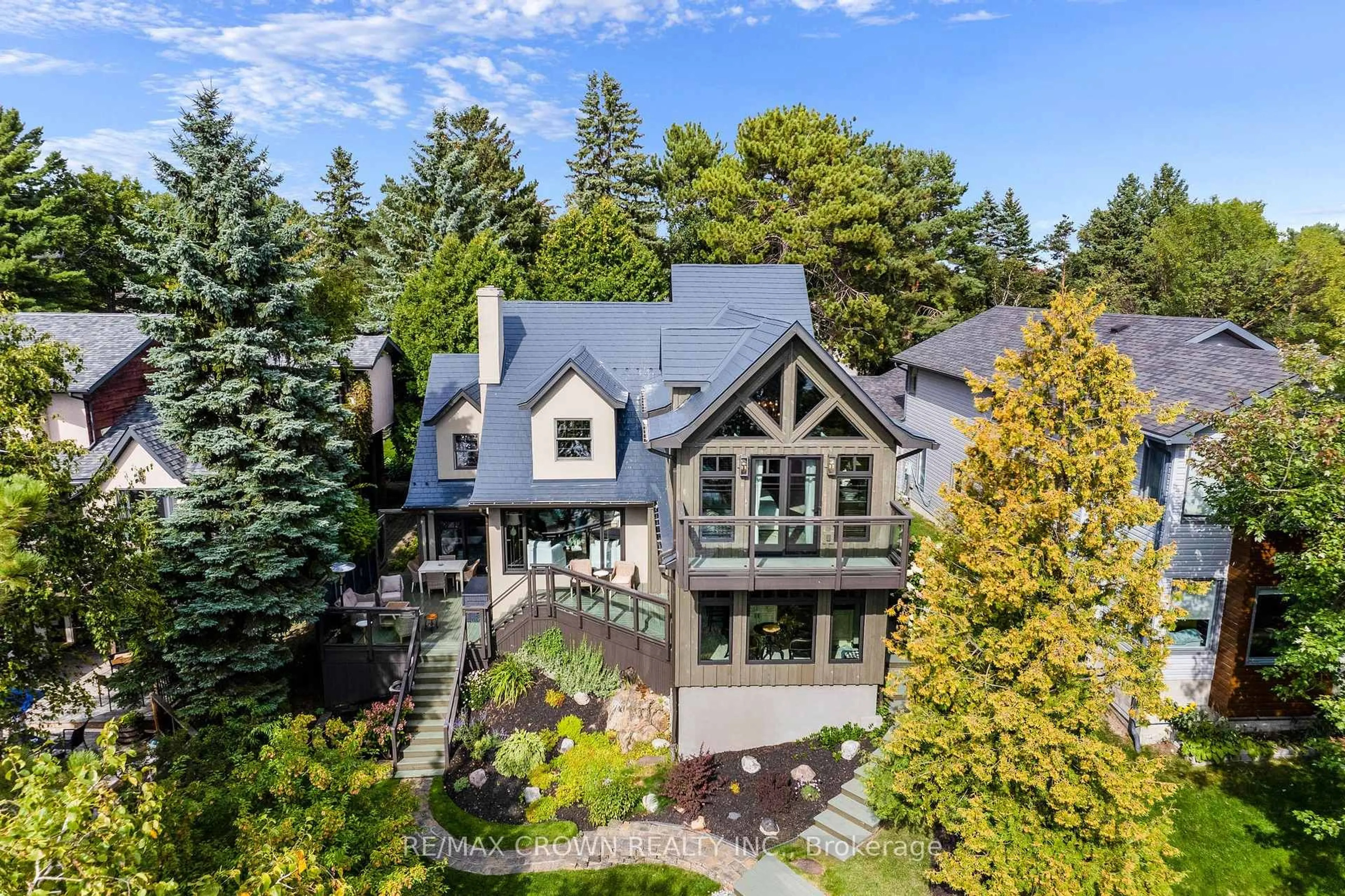 A pic from outside/outdoor area/front of a property/back of a property/a pic from drone, unknown for 522 Second Ave, Greater Sudbury Ontario P3B 3L5