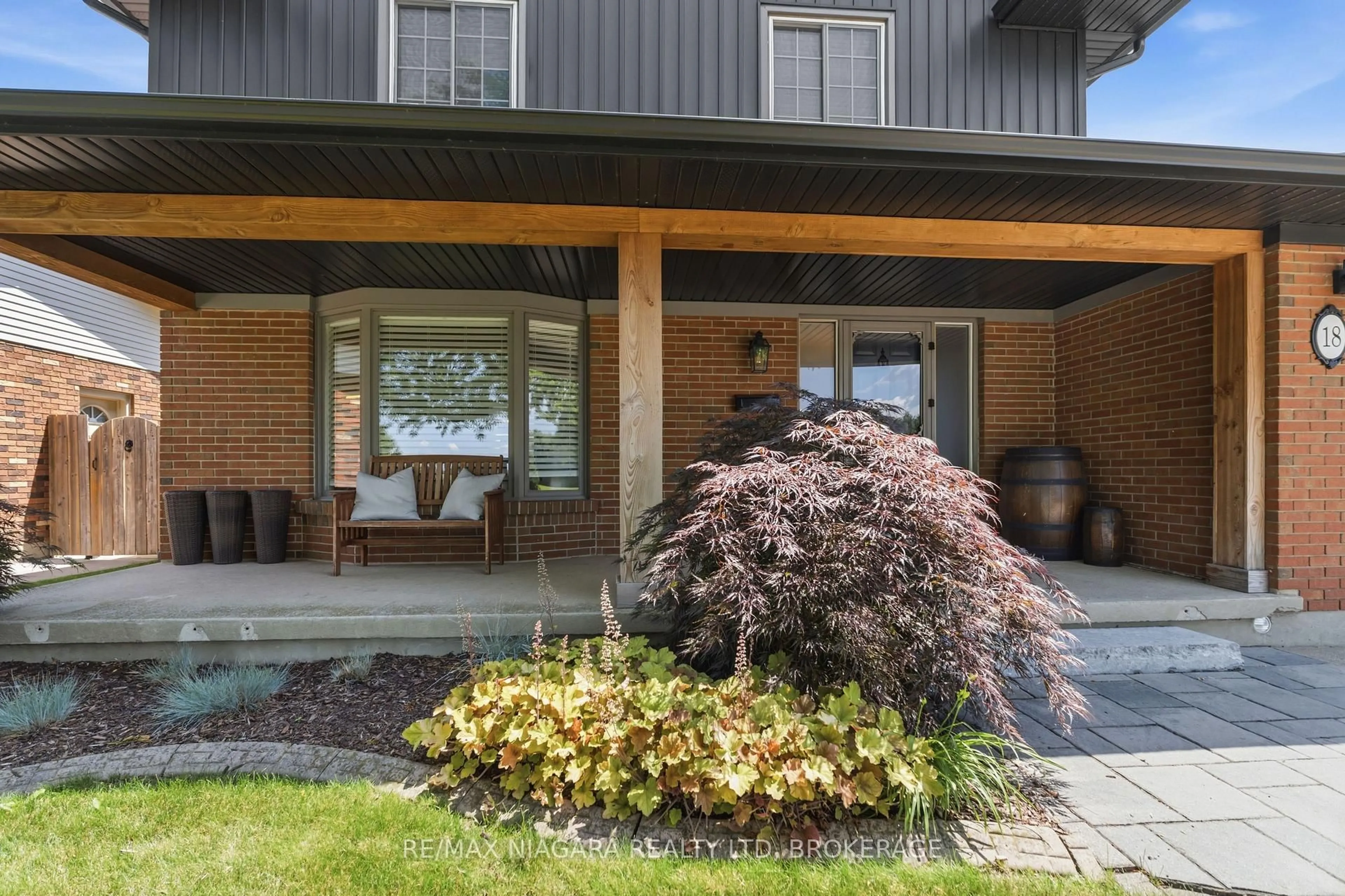 Patio, street for 18 Courtleigh Rd, St. Catharines Ontario L2N 7E8
