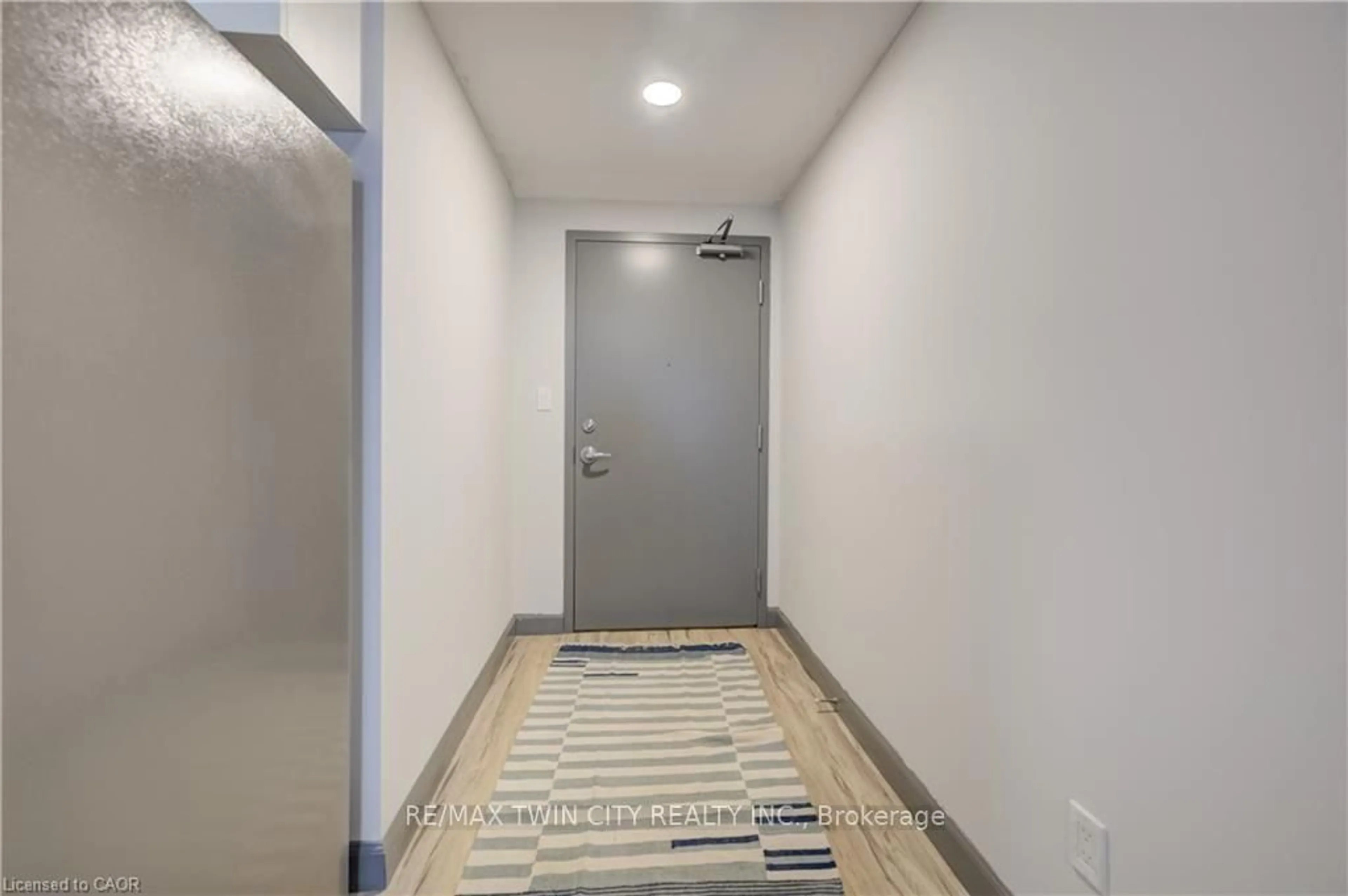 Indoor foyer for 258A SUNVIEW St #198, Waterloo Ontario N2L 0H6