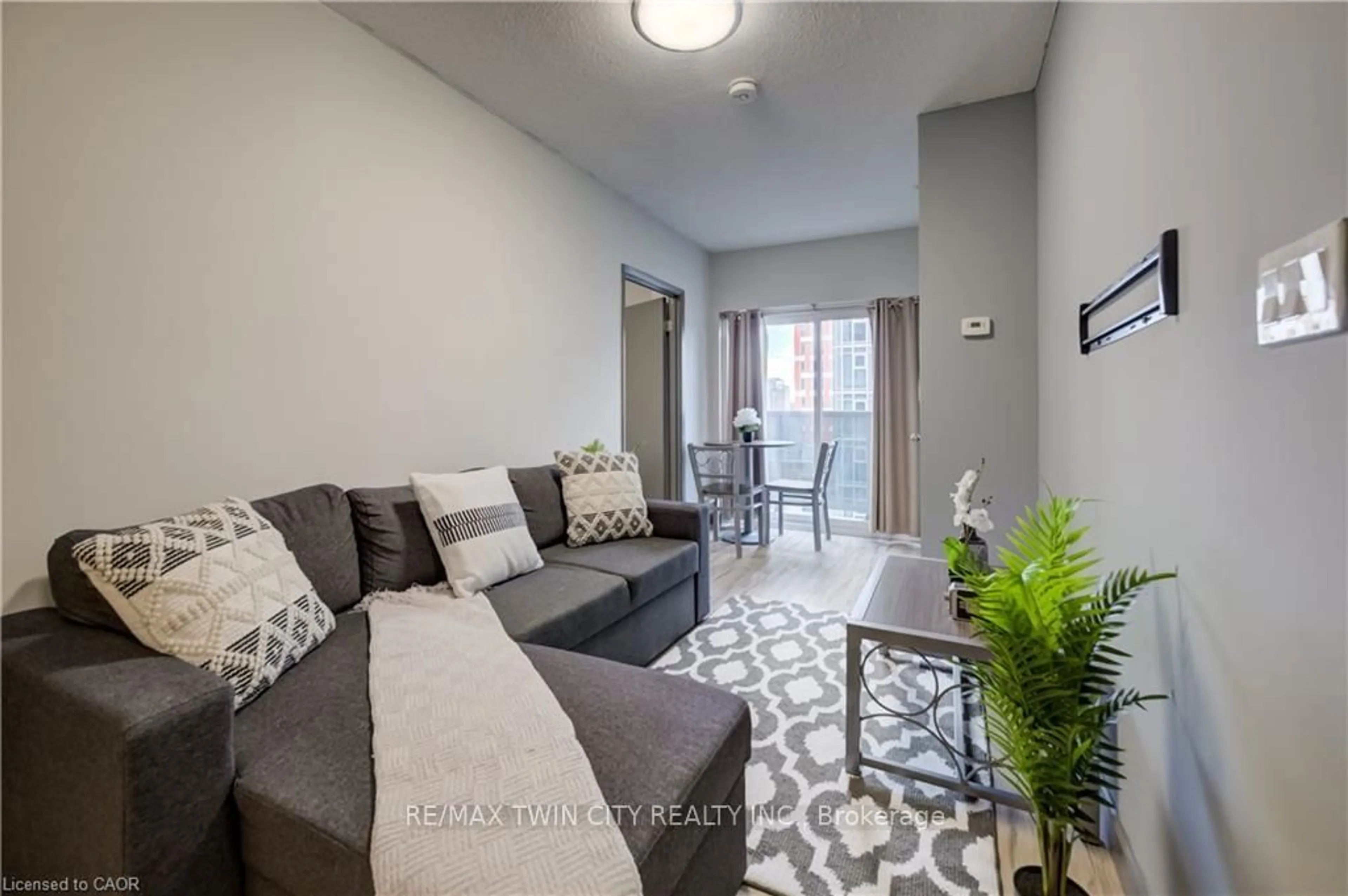 Living room with furniture, unknown for 258A SUNVIEW St #198, Waterloo Ontario N2L 0H6