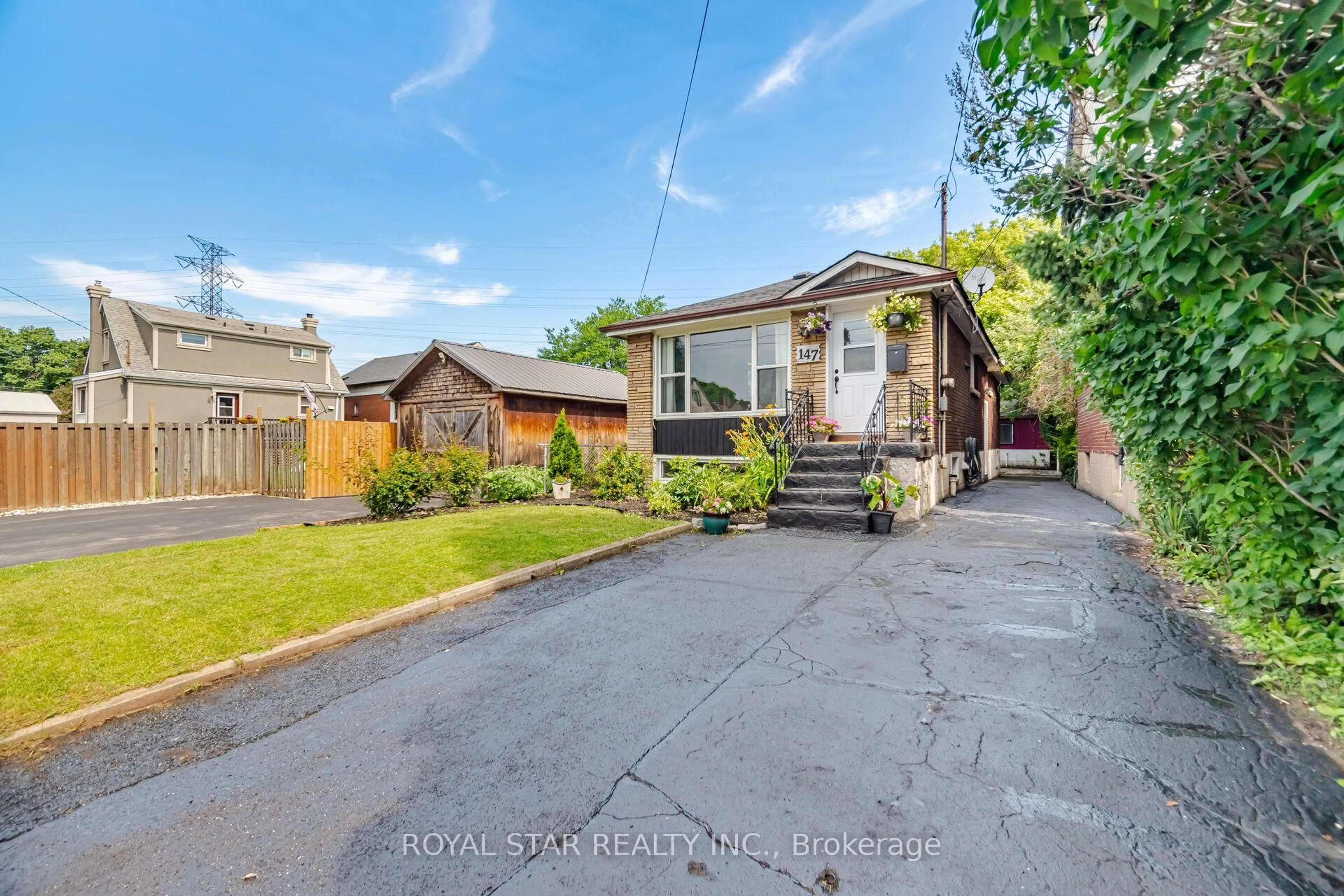 A pic from outside/outdoor area/front of a property/back of a property/a pic from drone, street for 147 Grace Ave, Hamilton Ontario L8H 3W9
