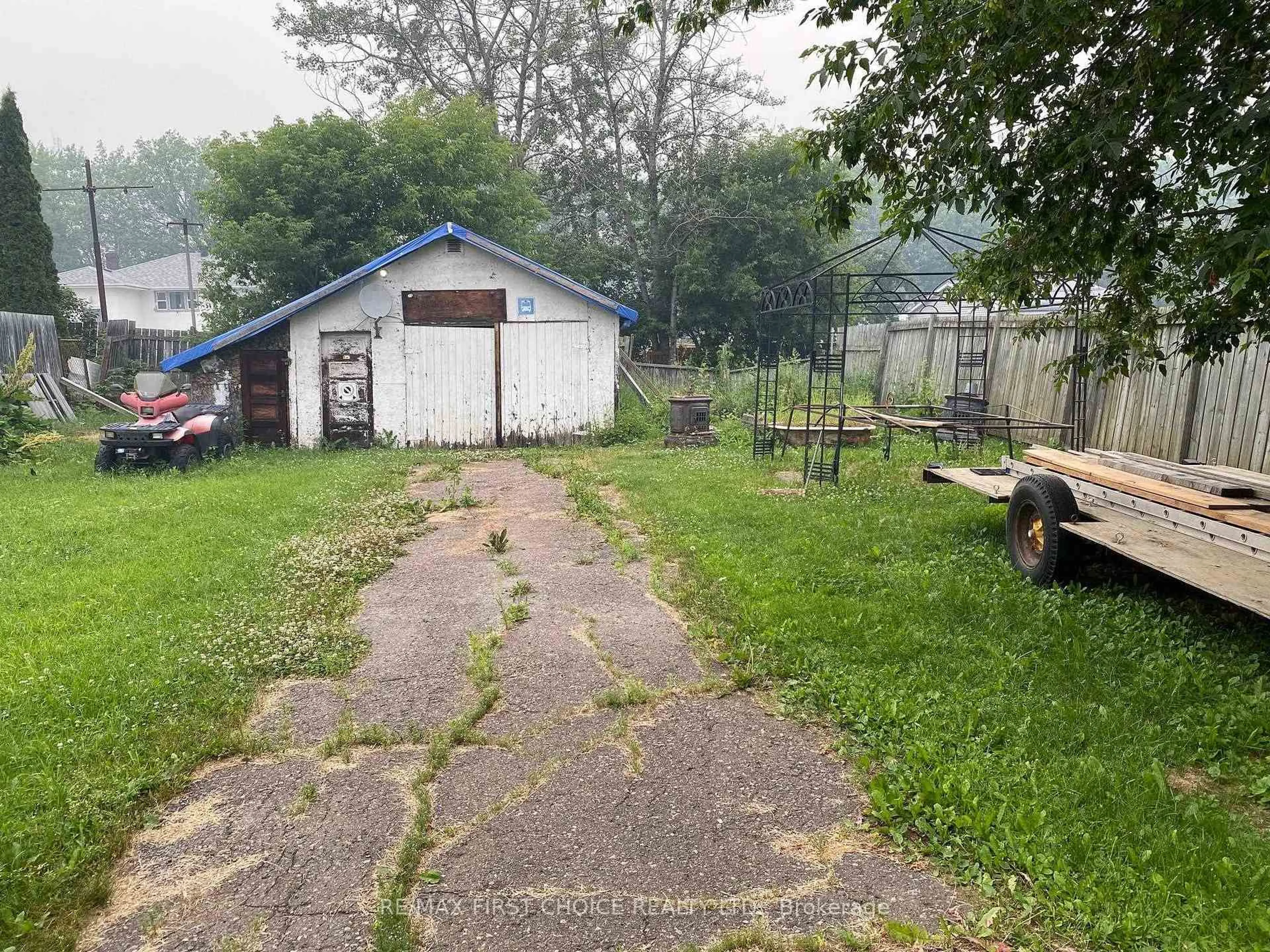 Shed for 244 Fitzgerald St, Thunder Bay Ontario P7A 2N9