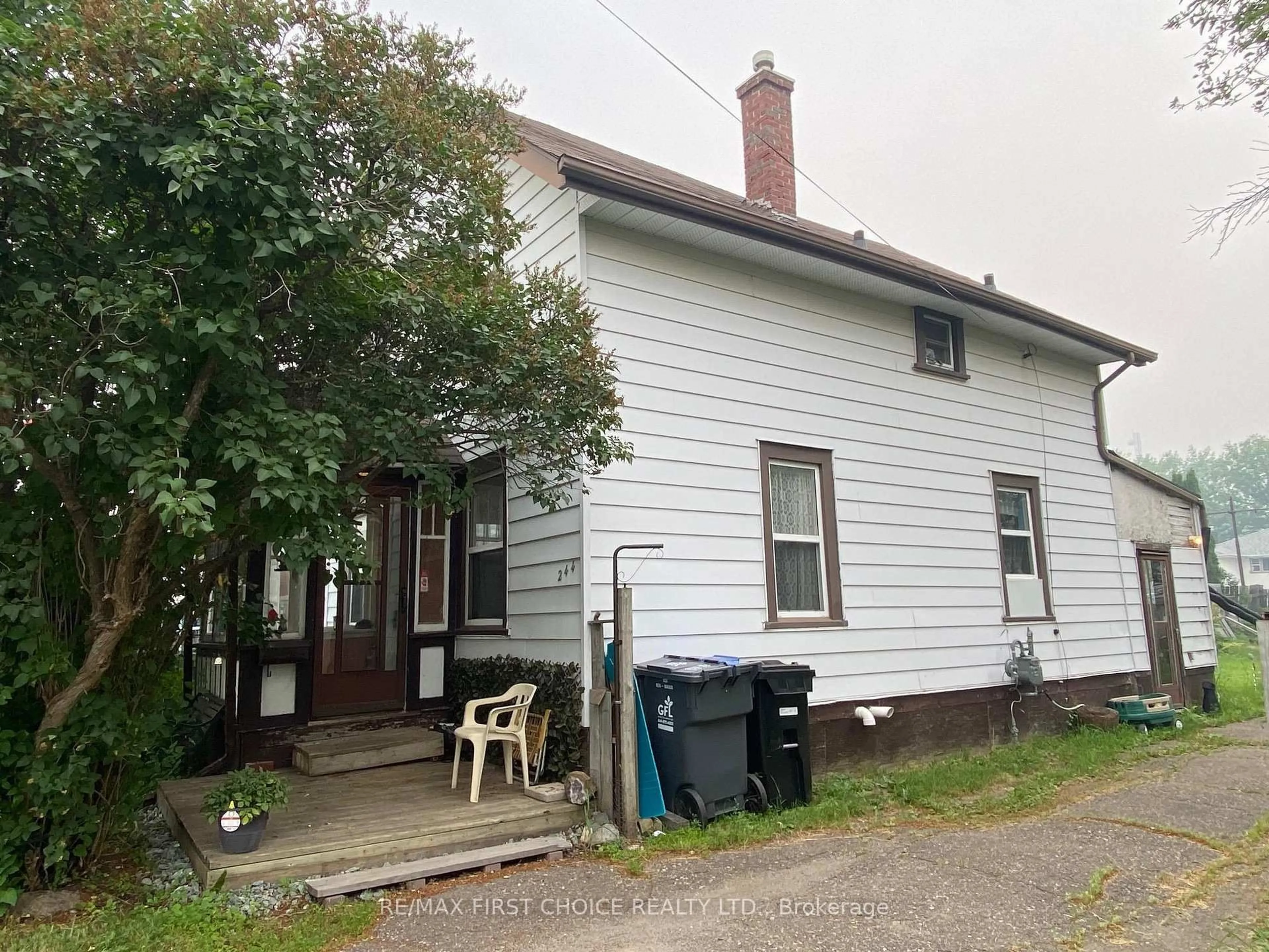 A pic from outside/outdoor area/front of a property/back of a property/a pic from drone, street for 244 Fitzgerald St, Thunder Bay Ontario P7A 2N9
