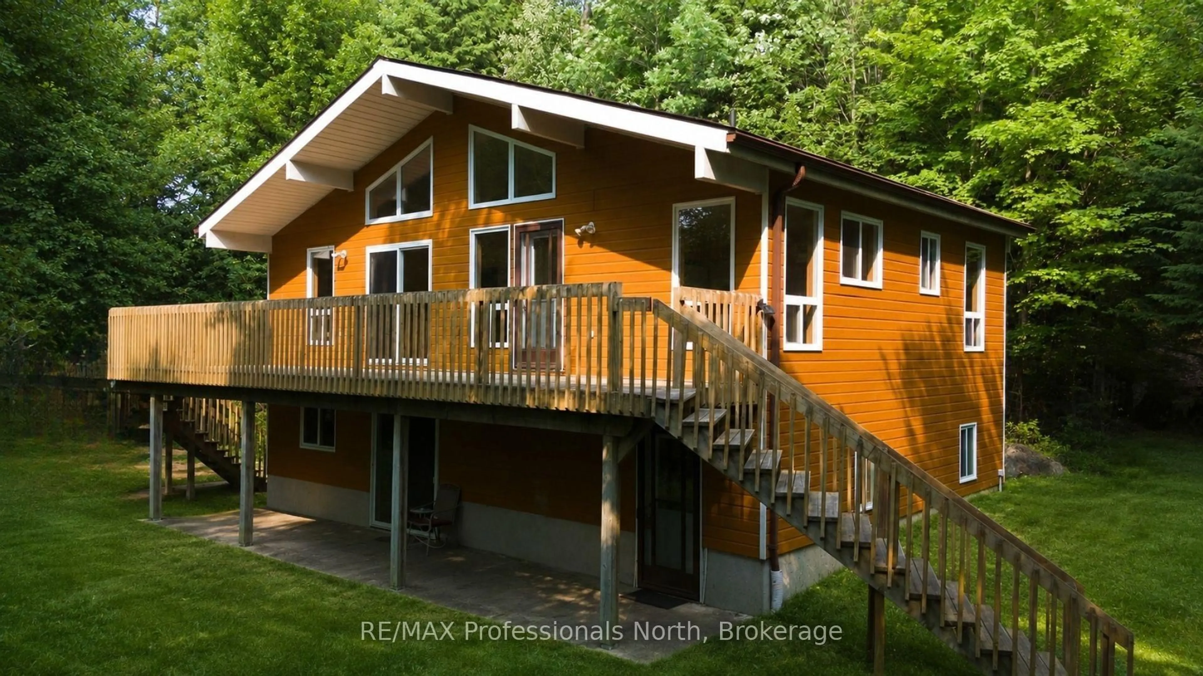 Home with vinyl exterior material, building for 13 Hickory Cres, Seguin Ontario P0C 1J0