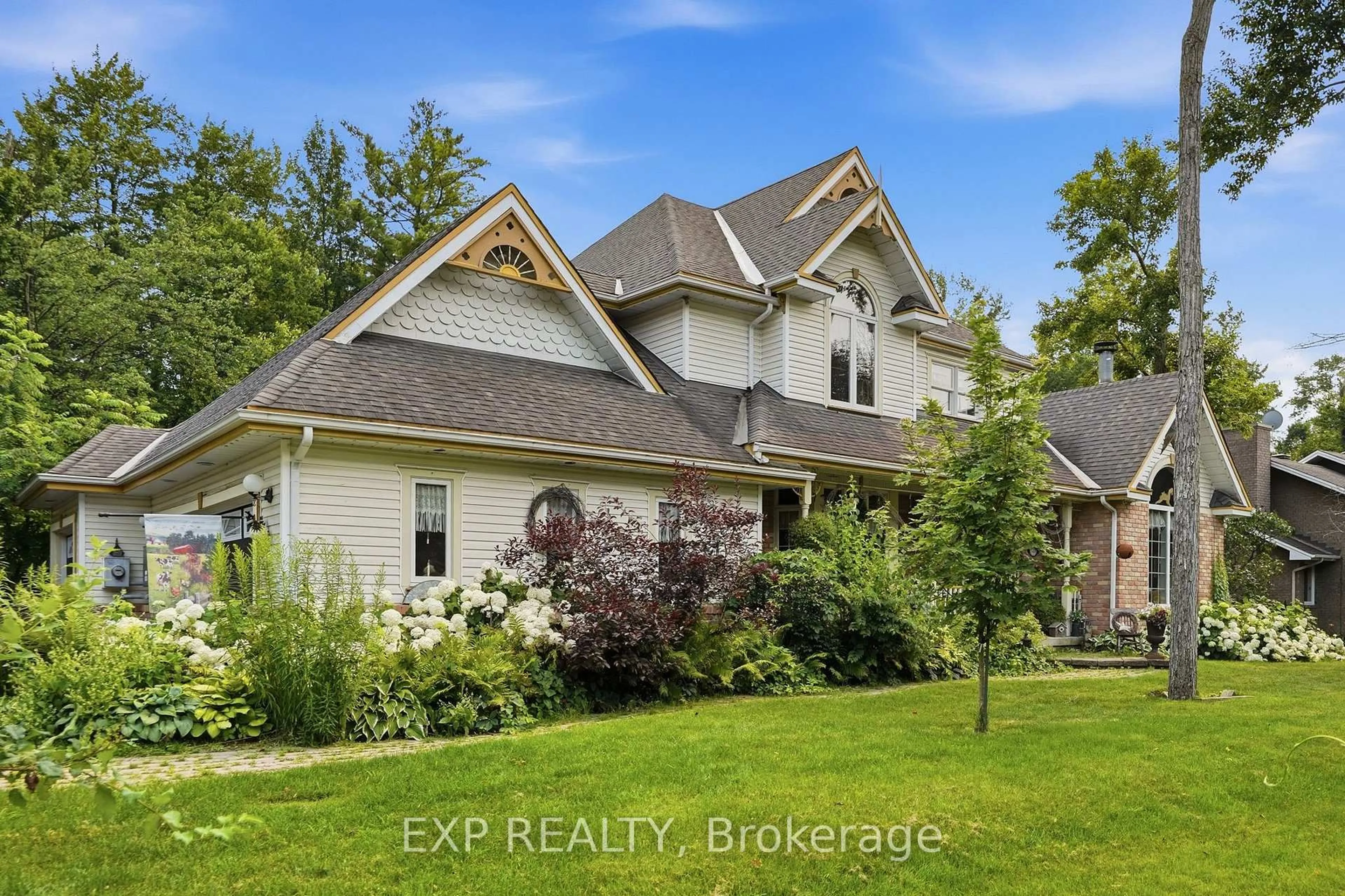 A pic from outside/outdoor area/front of a property/back of a property/a pic from drone, unknown for 1259 RANDBORO Cres, Navan Ontario K4B 1K7