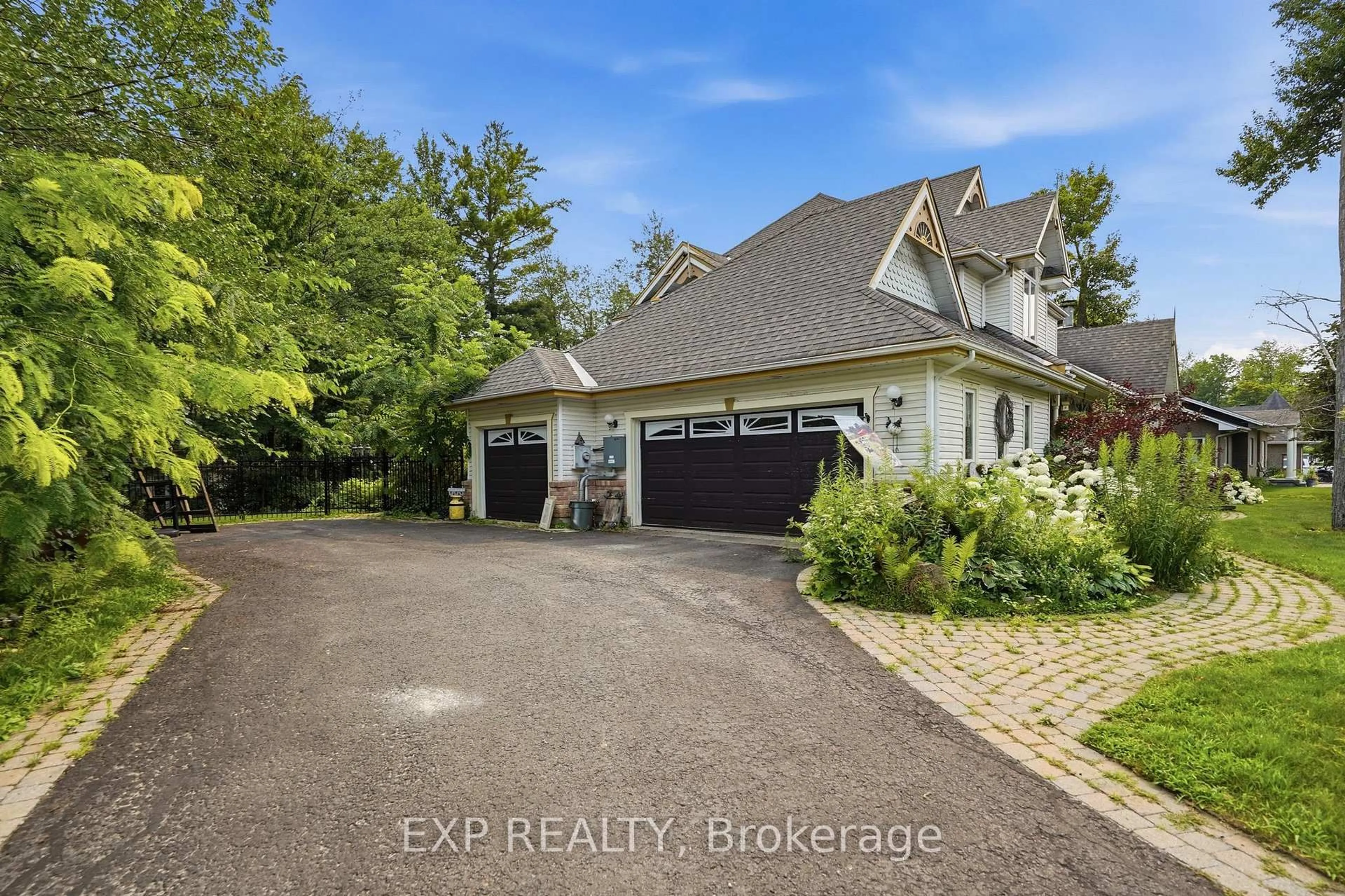 Indoor garage for 1259 RANDBORO Cres, Navan Ontario K4B 1K7