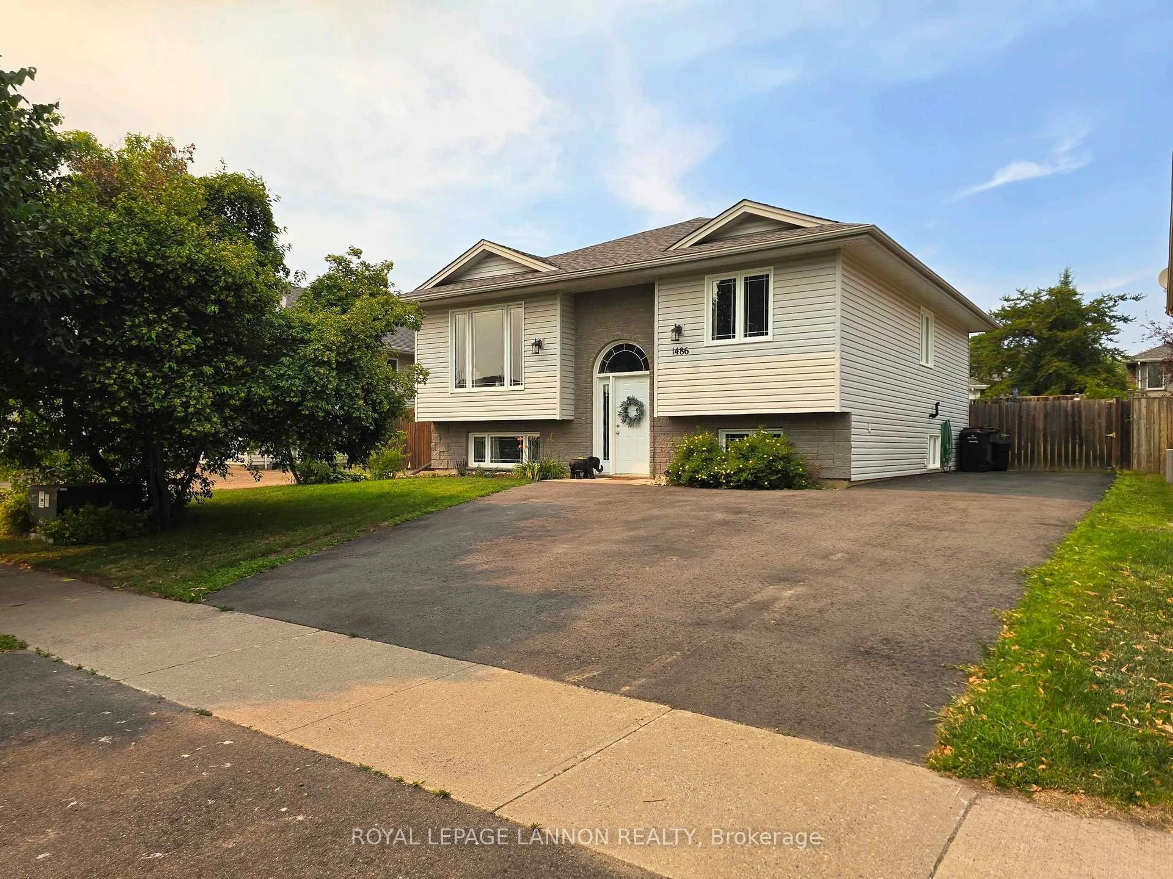 Home with vinyl exterior material, street for 1486 Hutton Park Dr, Thunder Bay Ontario P7G 1E5