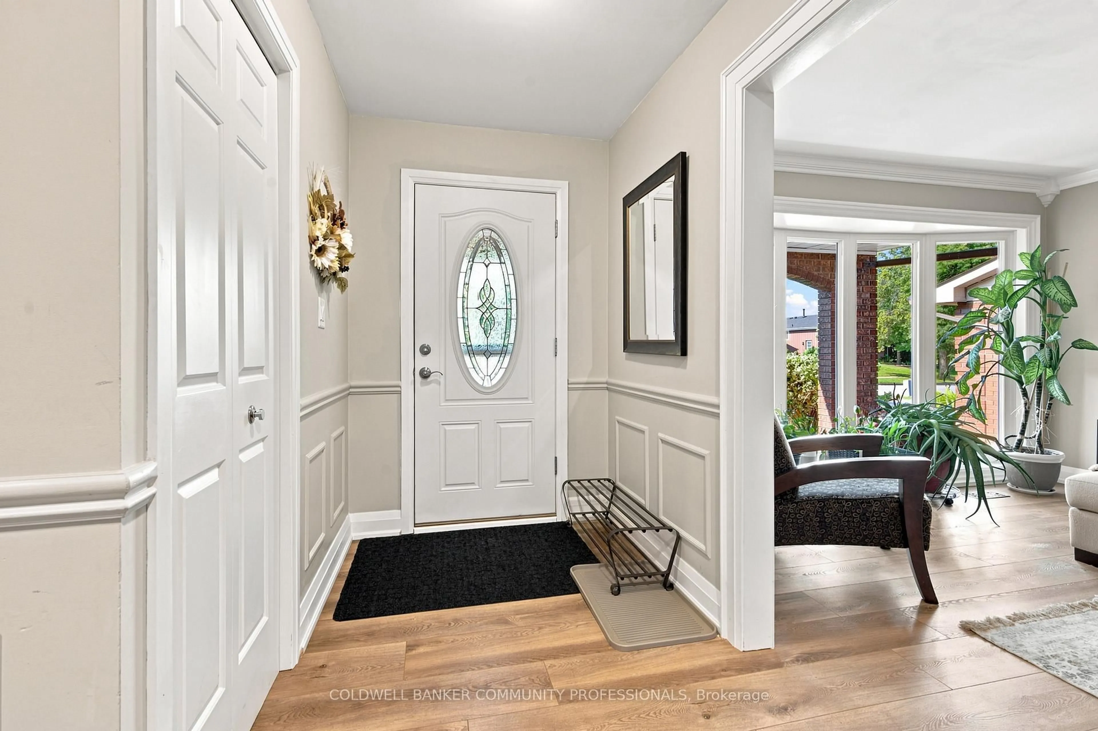 Indoor entryway for 7 Apex Crt, Hamilton Ontario L8J 1J2