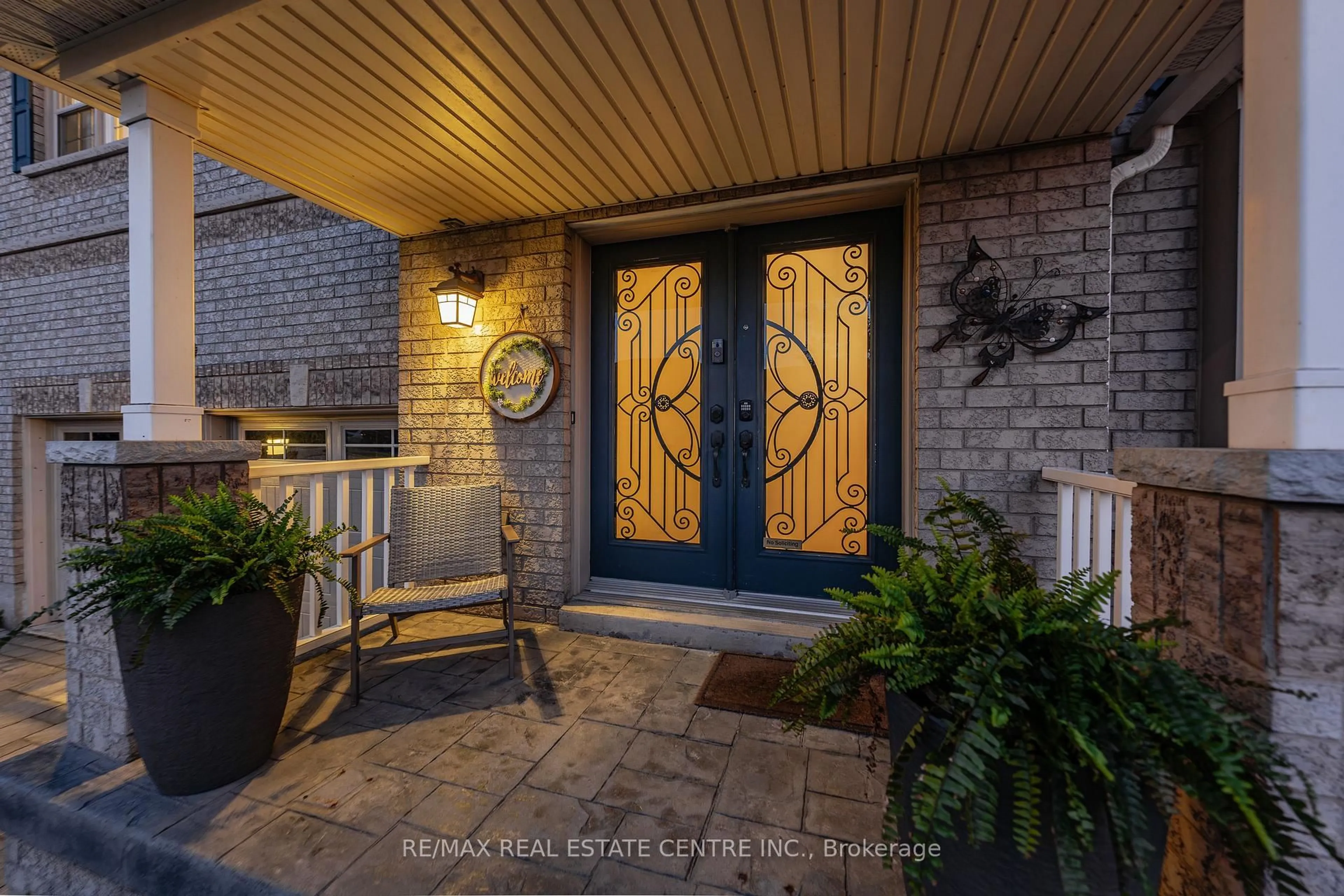 Indoor entryway for 72 Swift Cres, Cambridge Ontario N1P 1J9