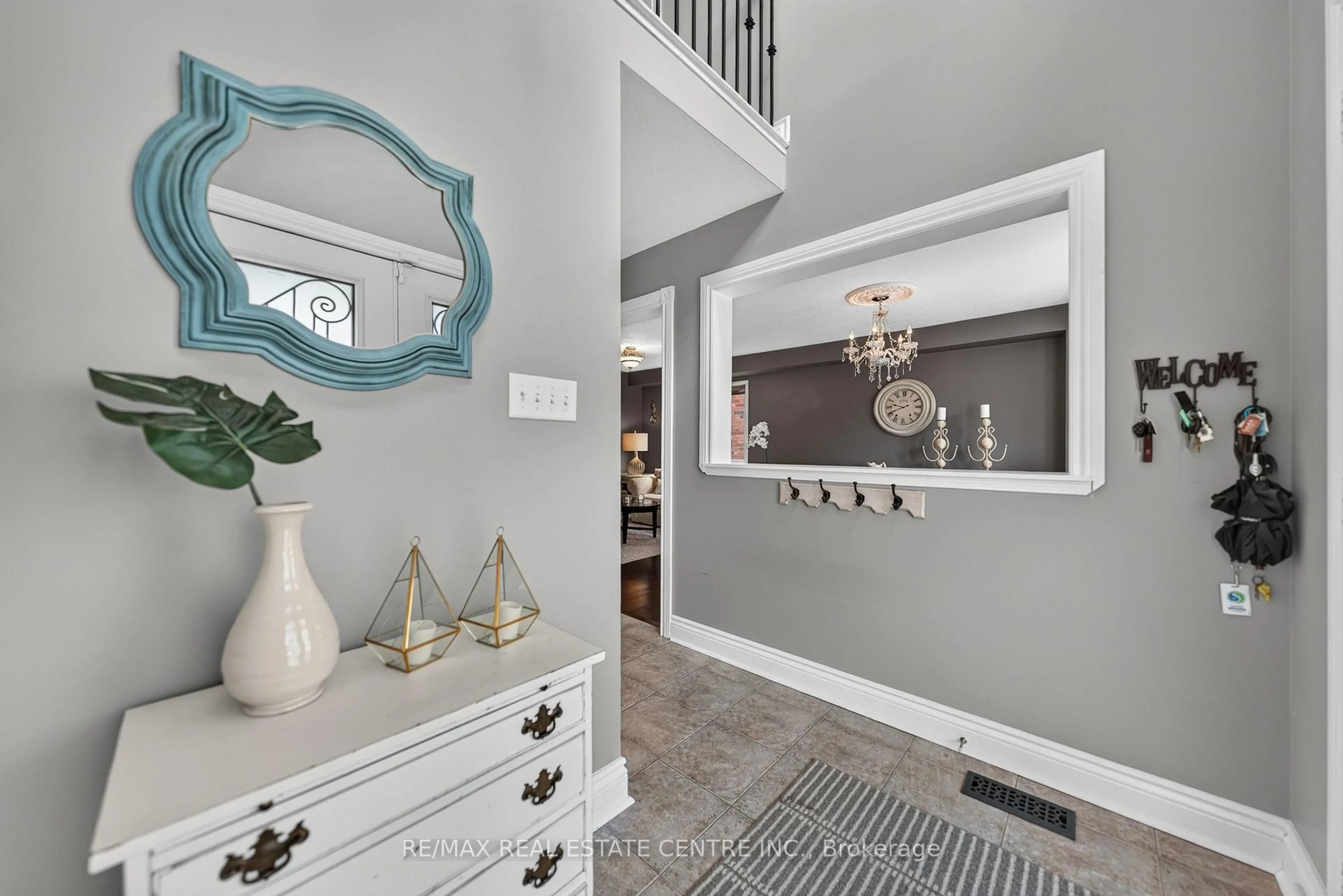 Indoor entryway for 72 Swift Cres, Cambridge Ontario N1P 1J9