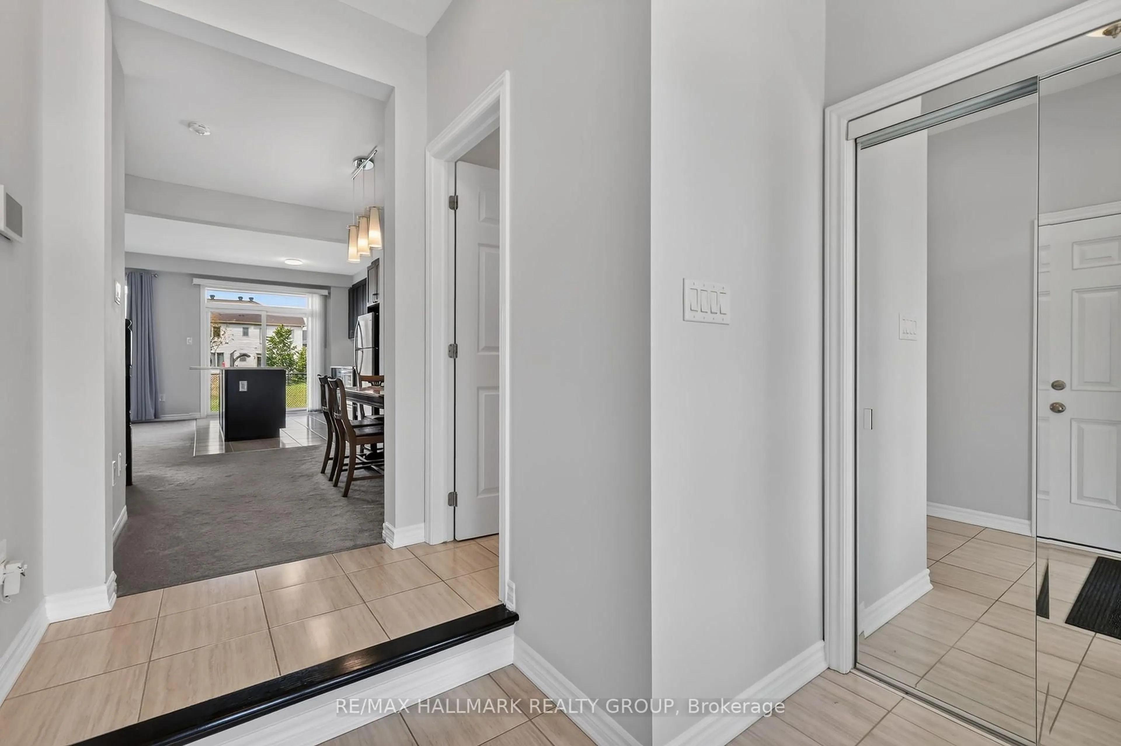Indoor entryway for 129 Umbra Pl, Ottawa Ontario K2J 6N7