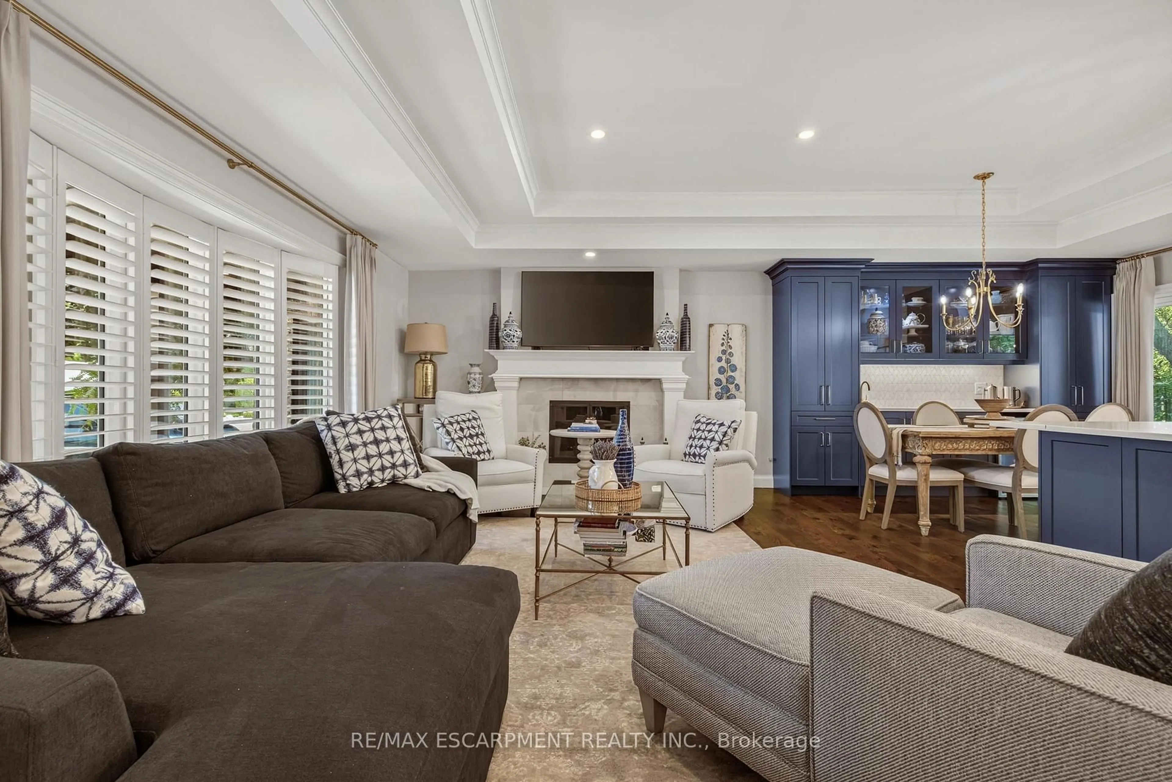 Living room with furniture, unknown for 302 Harmony Rd, Hamilton Ontario L9G 2T2