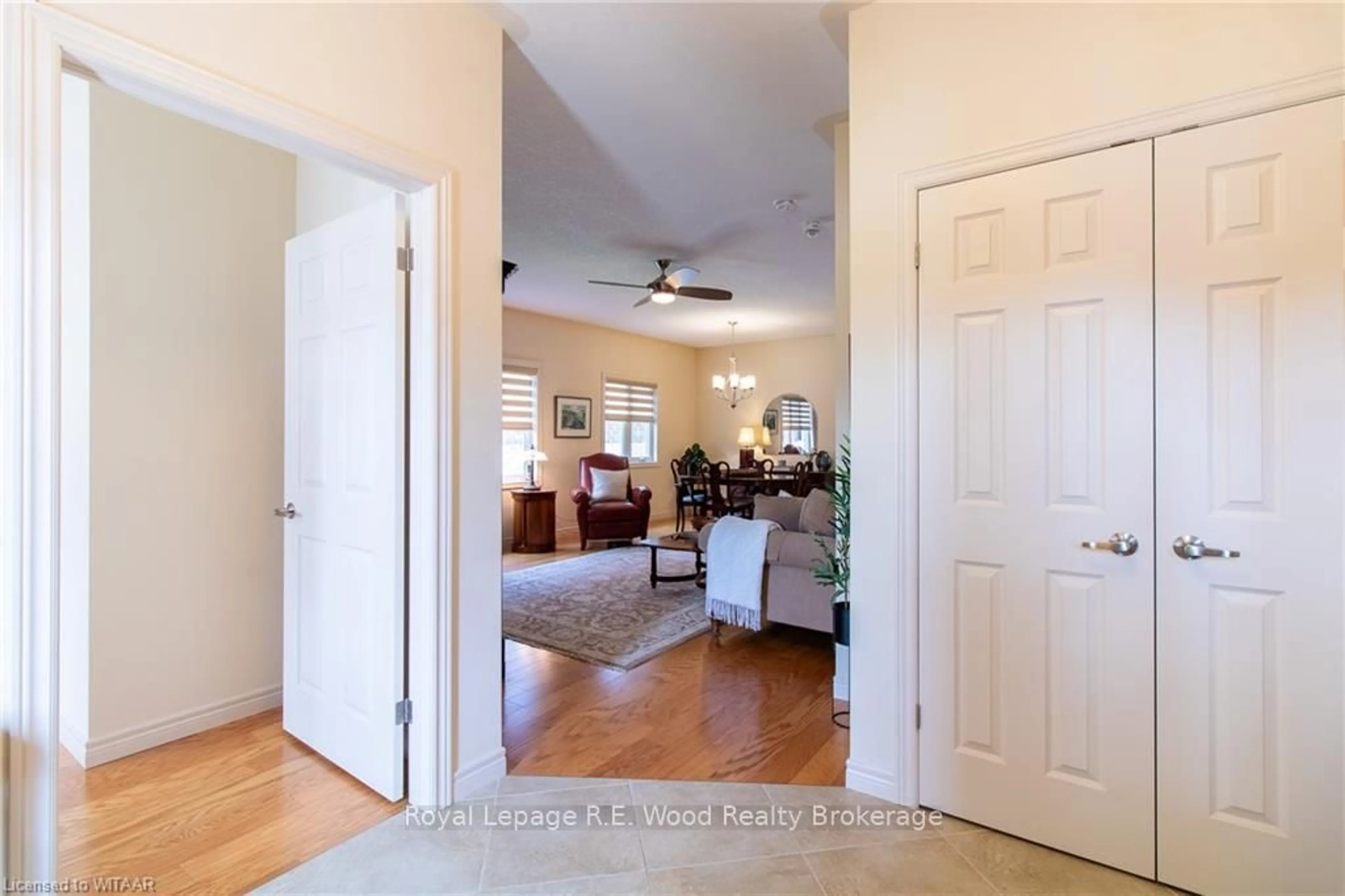 Indoor entryway for 6 ESSELTINE Dr, Tillsonburg Ontario N4G 0C3