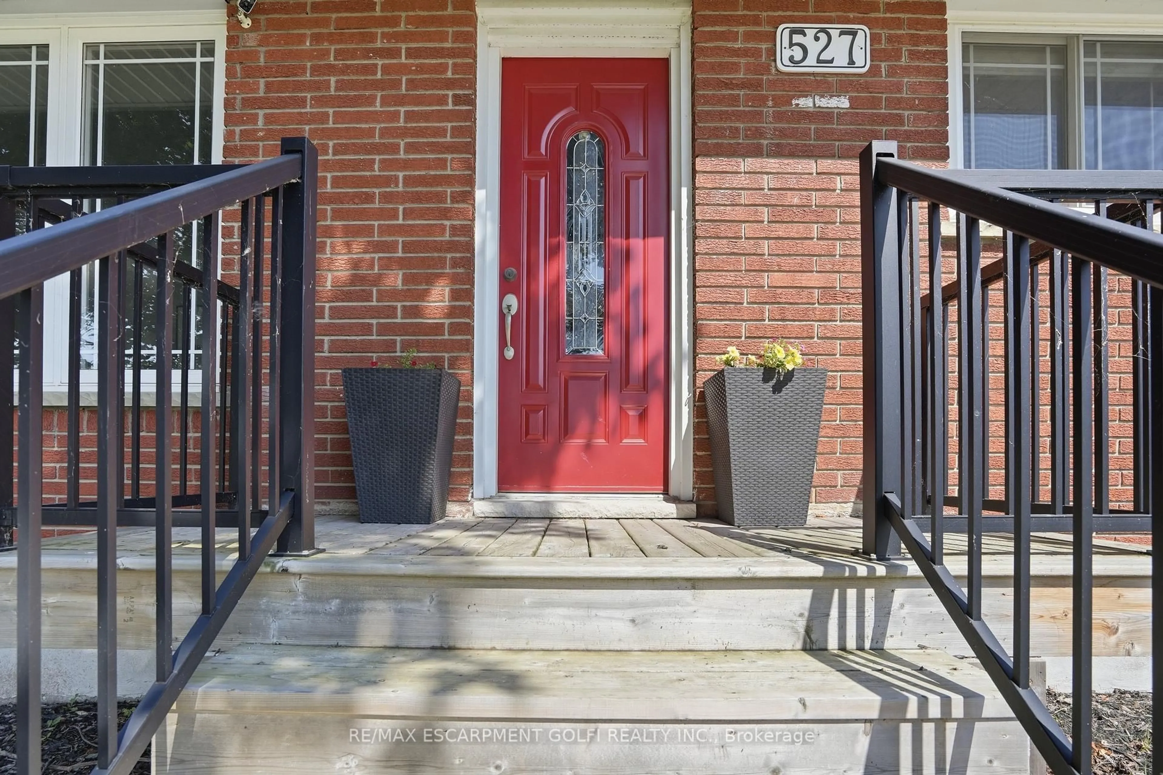 Indoor entryway for 527 Walden Blvd, Fort Erie Ontario L2A 1S2