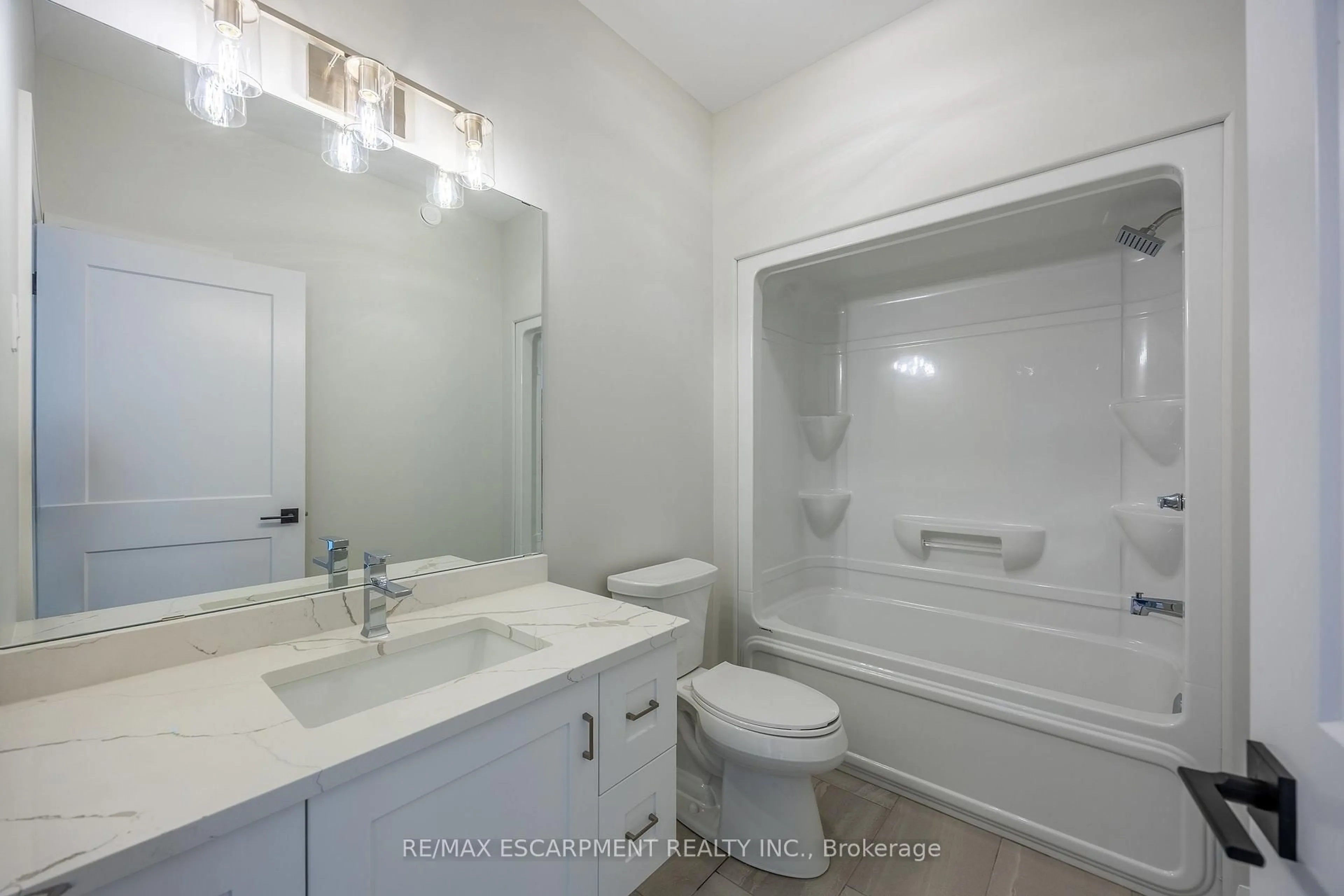 Standard bathroom, ceramic/tile floor for 222 Schooner Dr #32, Norfolk Ontario N0A 1N3