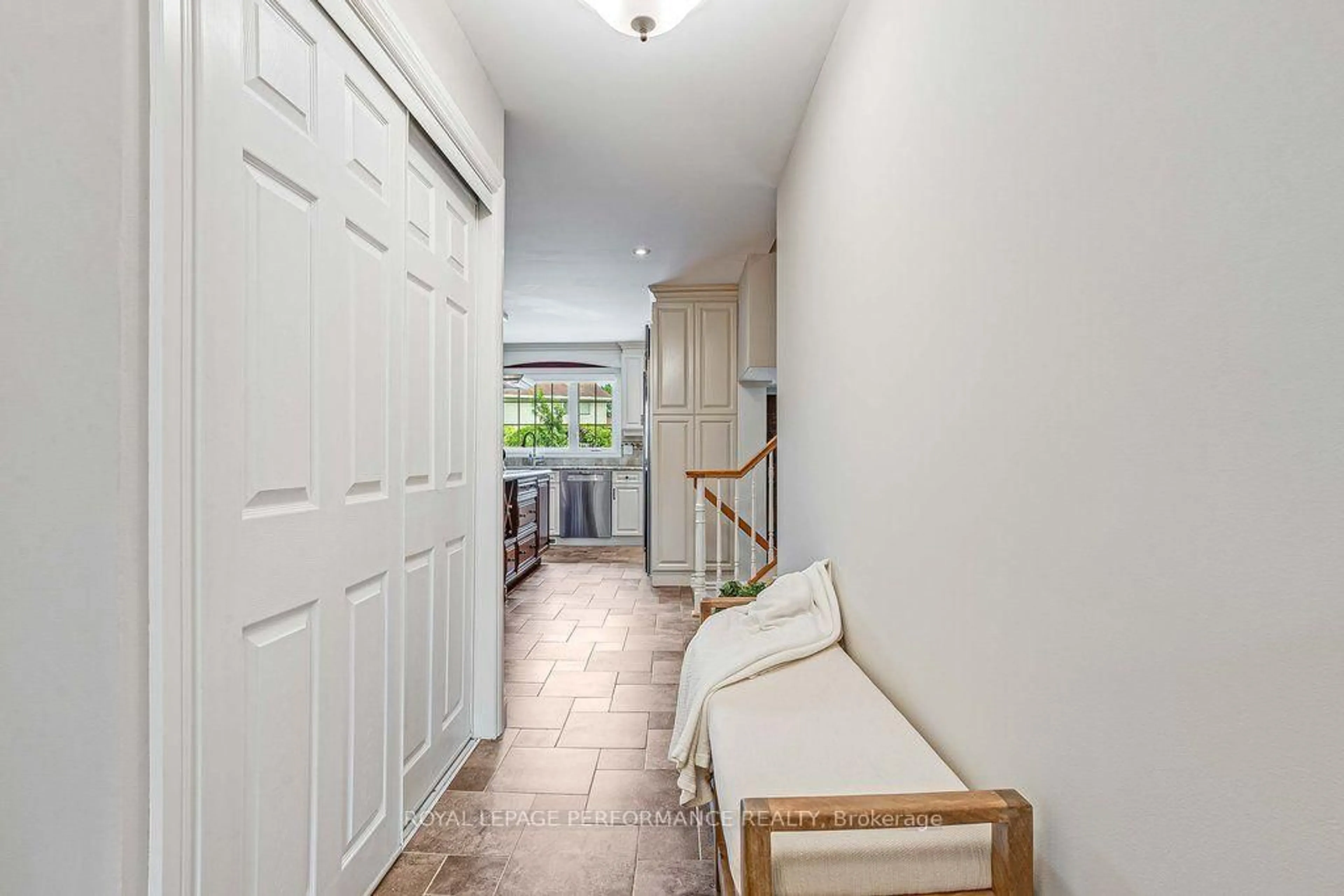 Indoor entryway for 108 Condor Dr, Ottawa Ontario K1V 9C3