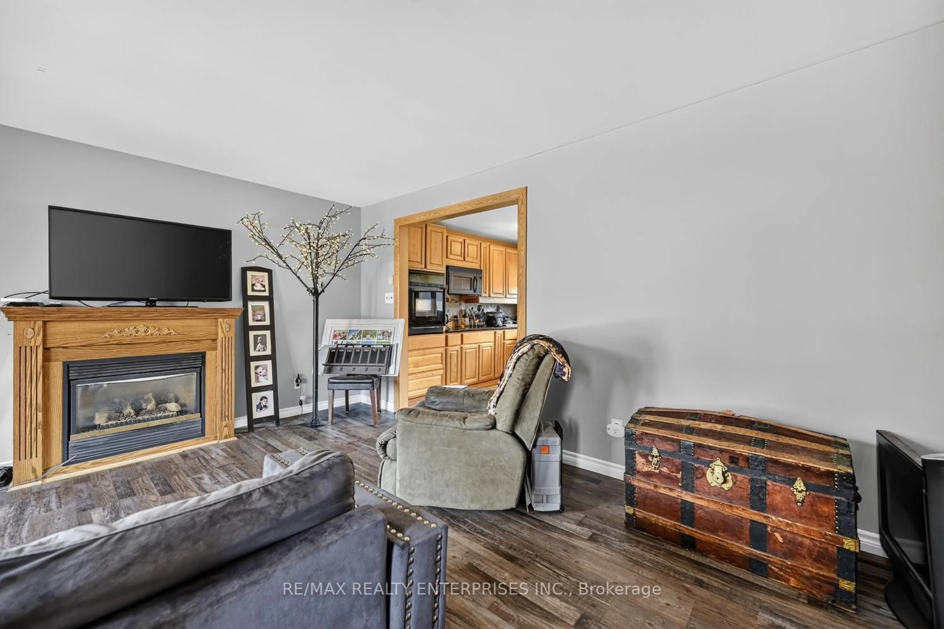 Living room with furniture, unknown for 855 Howe Terr, Prescott Ontario K0E 1T0