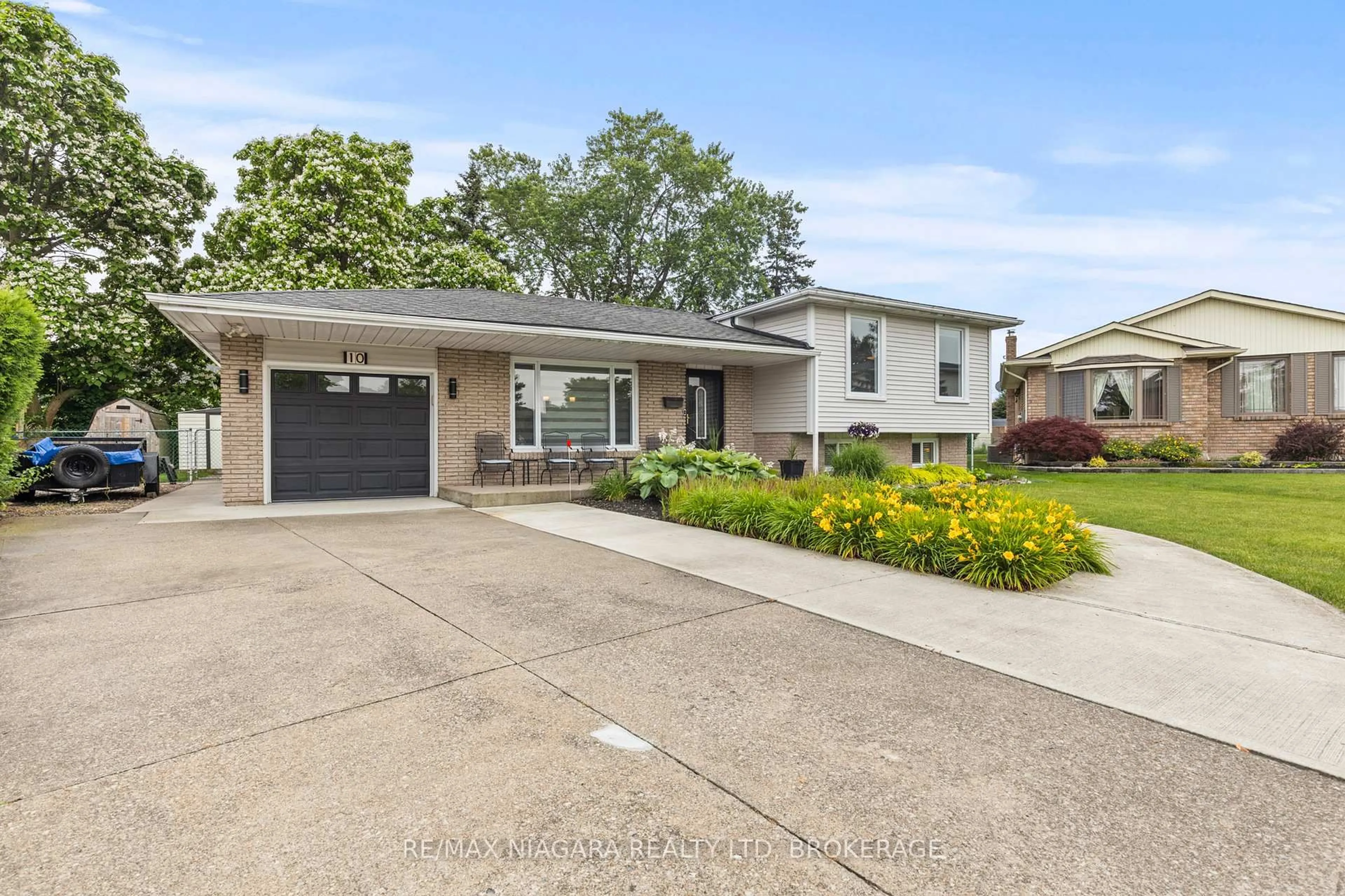 Unknown for 10 Acadia Crt, Welland Ontario L3C 6J5