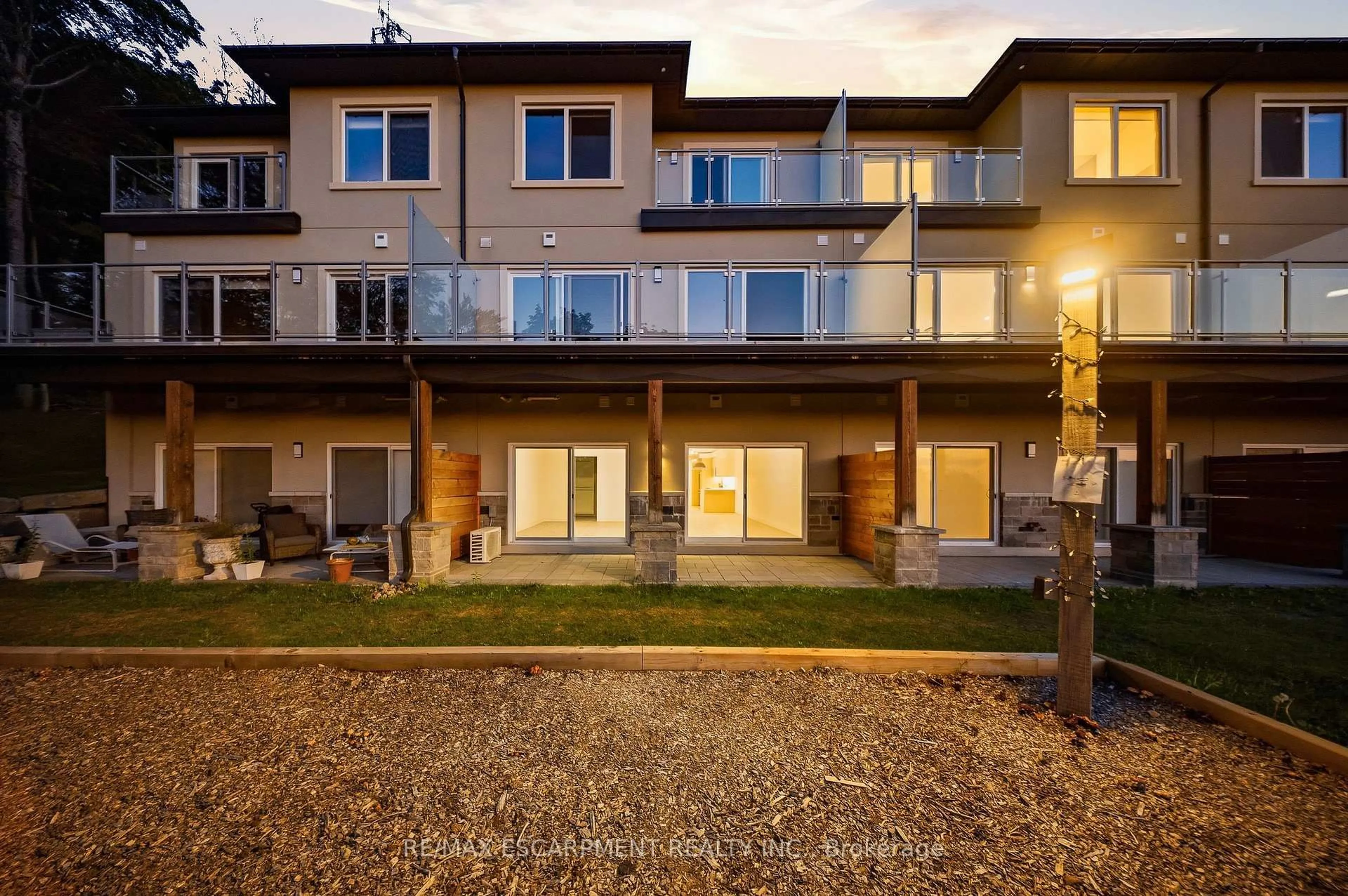 Patio, unknown for 33 Horizon Lane #2, Huntsville Ontario P1H 1V5