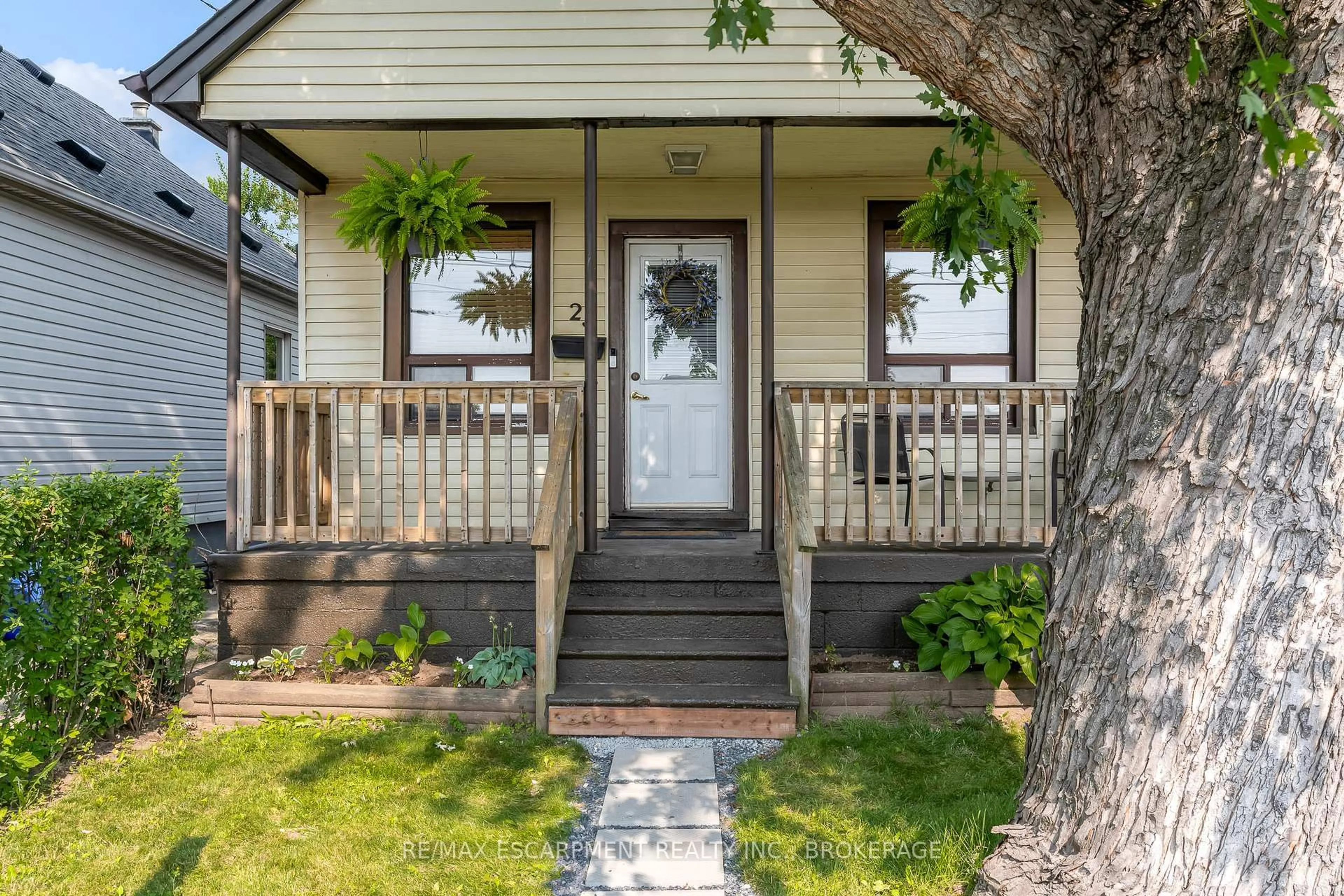 Unknown for 25 Mckinstry St, Hamilton Ontario L8L 6C2