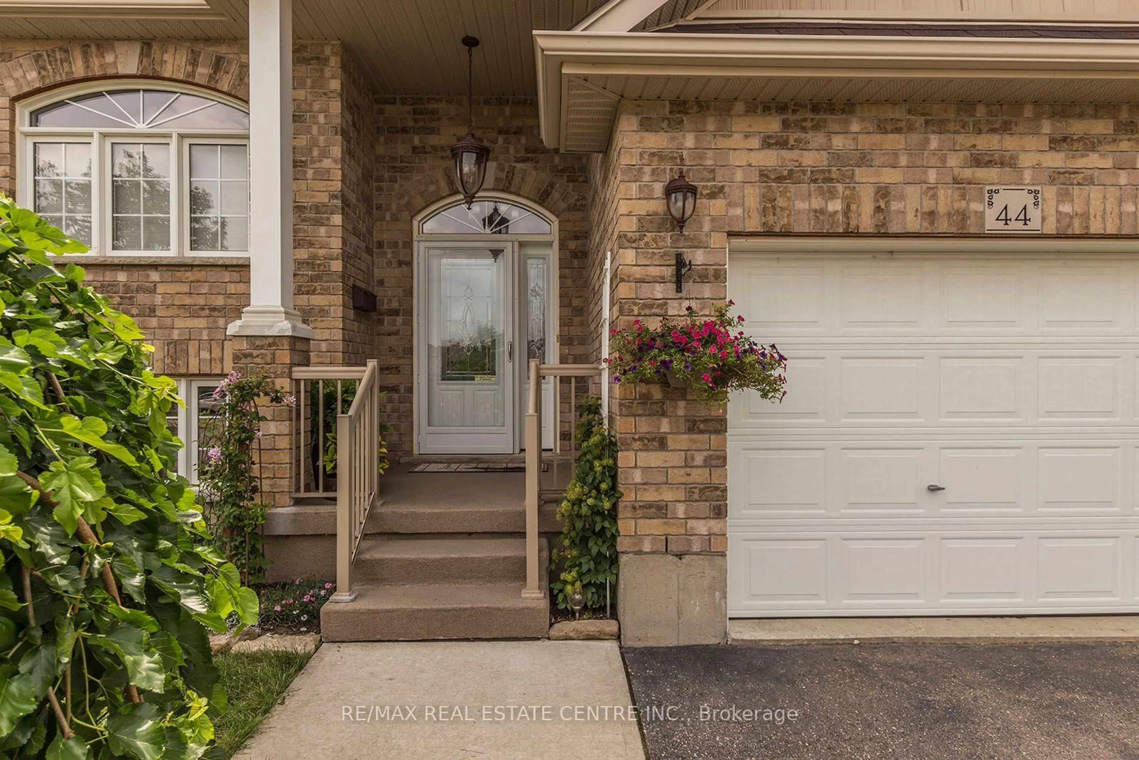 Indoor entryway for 44 Lemon Grass St, Kitchener Ontario N2N 3R5