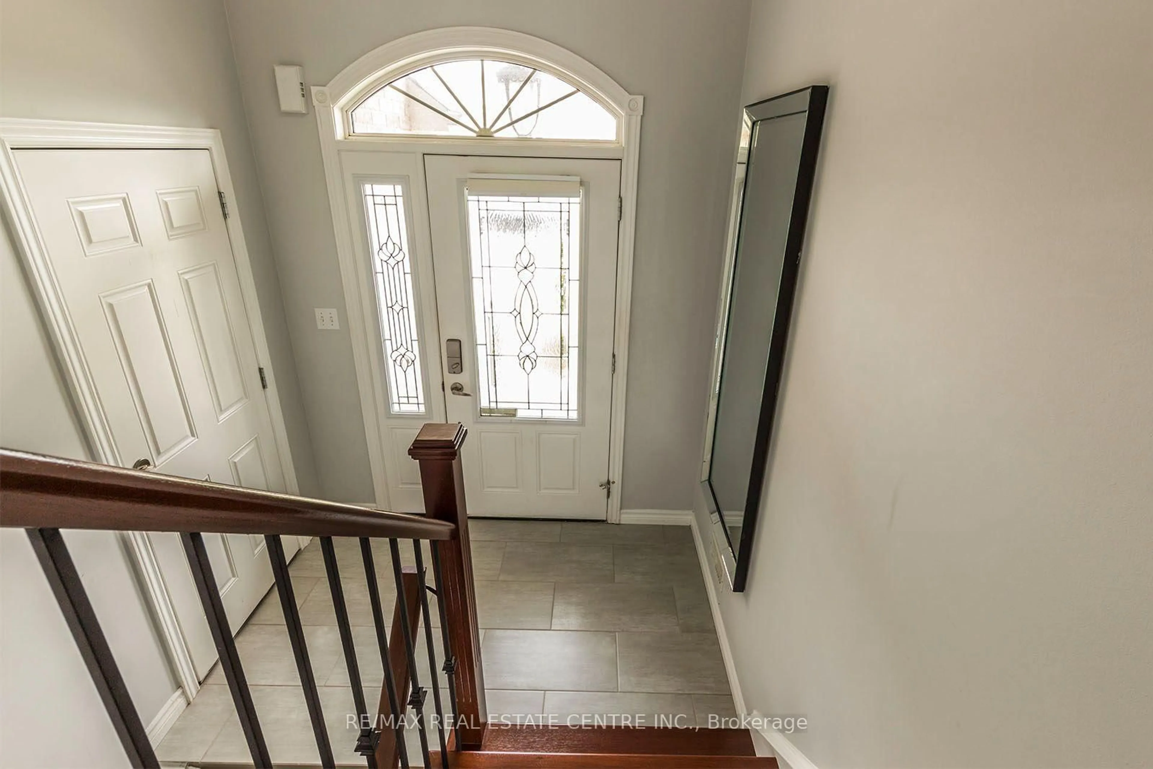 Indoor entryway for 44 Lemon Grass St, Kitchener Ontario N2N 3R5