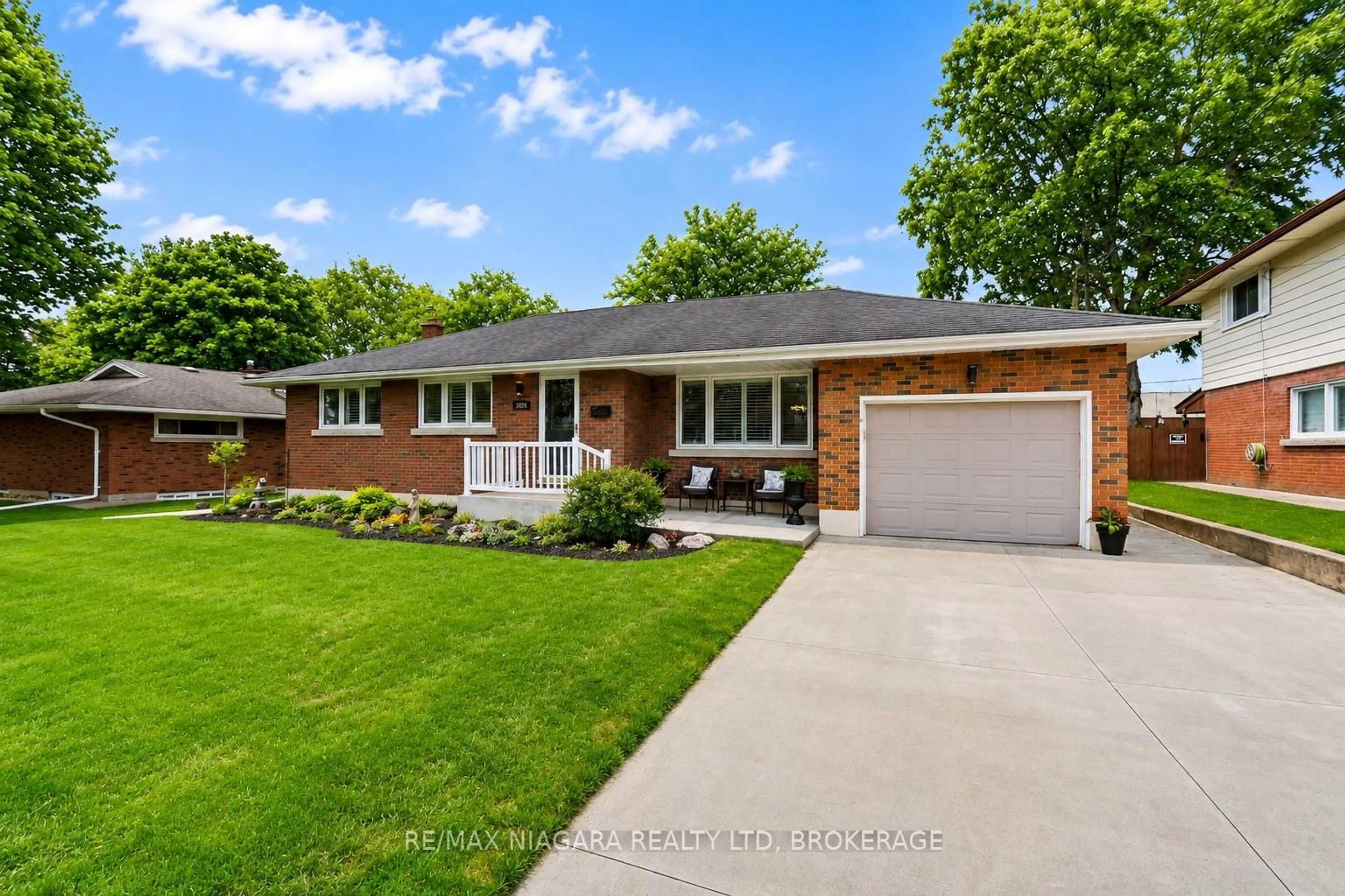 Home with brick exterior material, street for 5938 Stevens St, Niagara Falls Ontario L2E 3A3