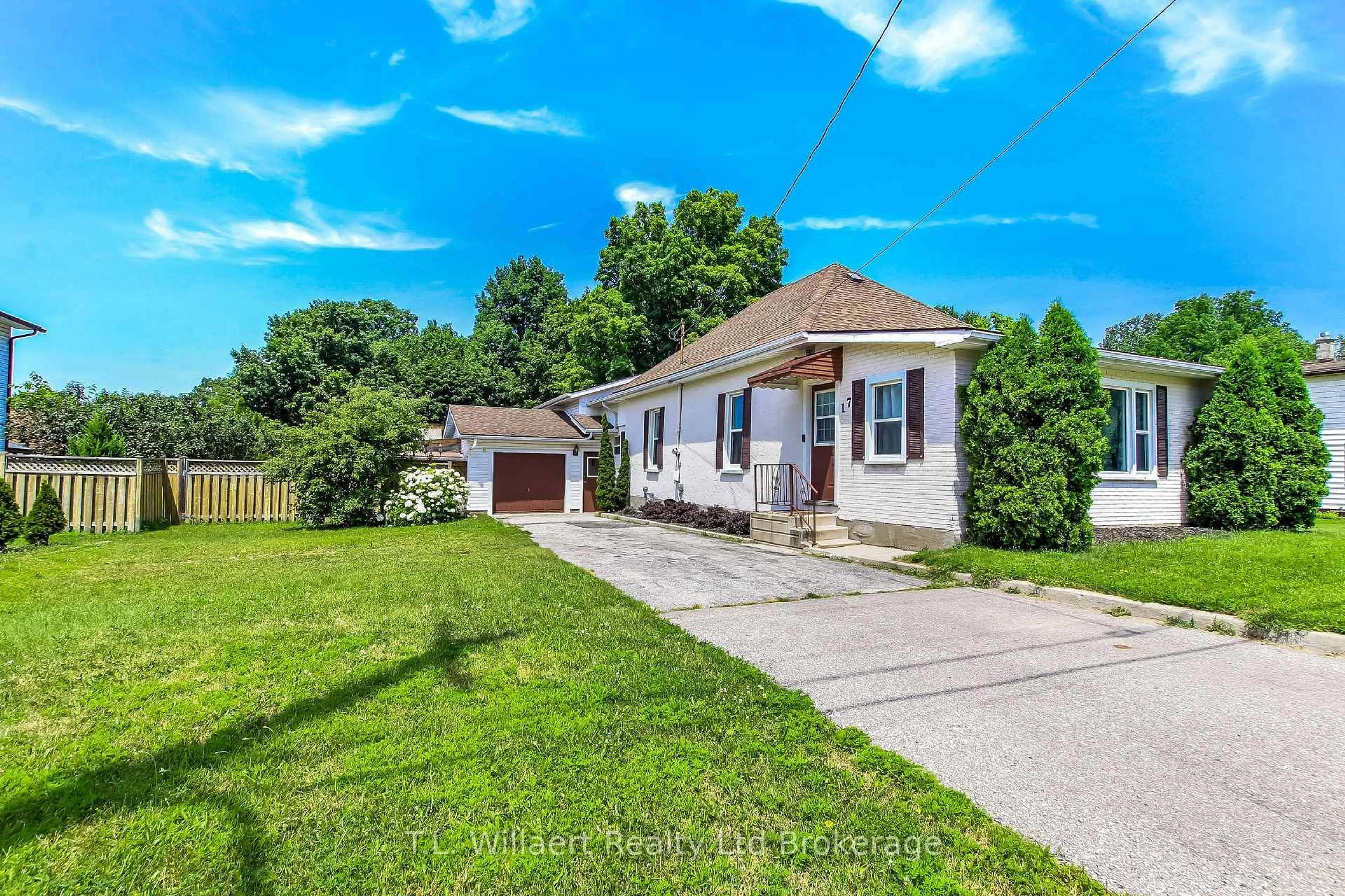 A pic from outside/outdoor area/front of a property/back of a property/a pic from drone, street for 17 Potters Rd, Tillsonburg Ontario N4G 2G9