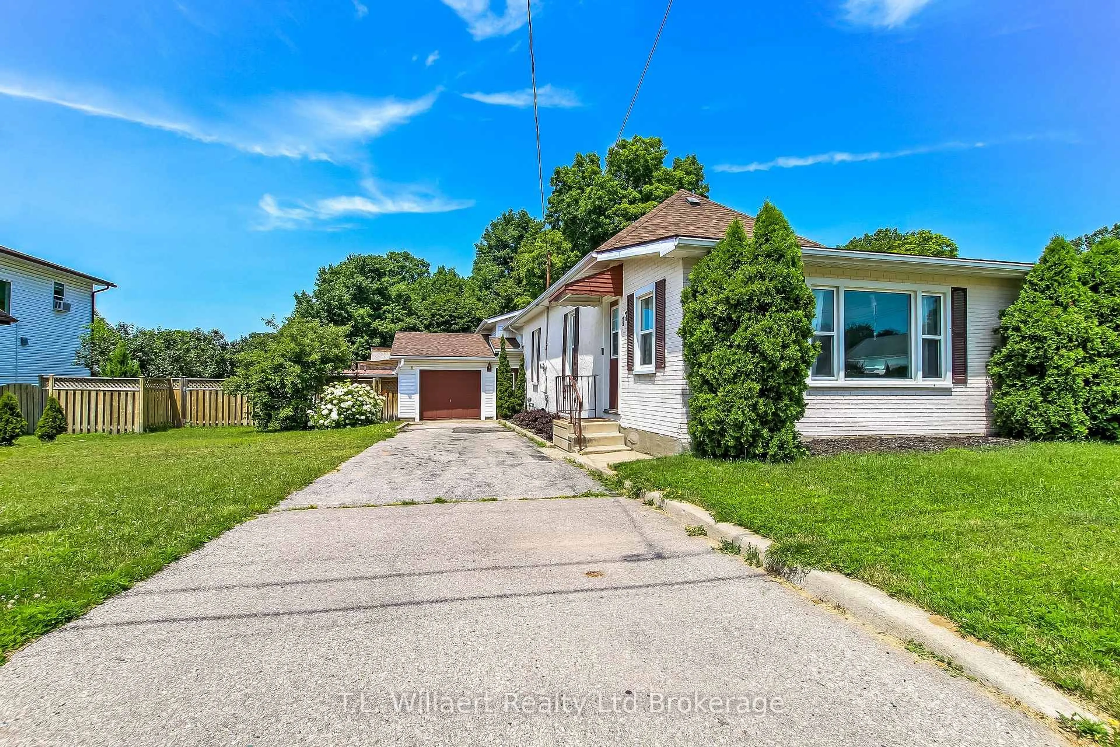 A pic from outside/outdoor area/front of a property/back of a property/a pic from drone, street for 17 Potters Rd, Tillsonburg Ontario N4G 2G9