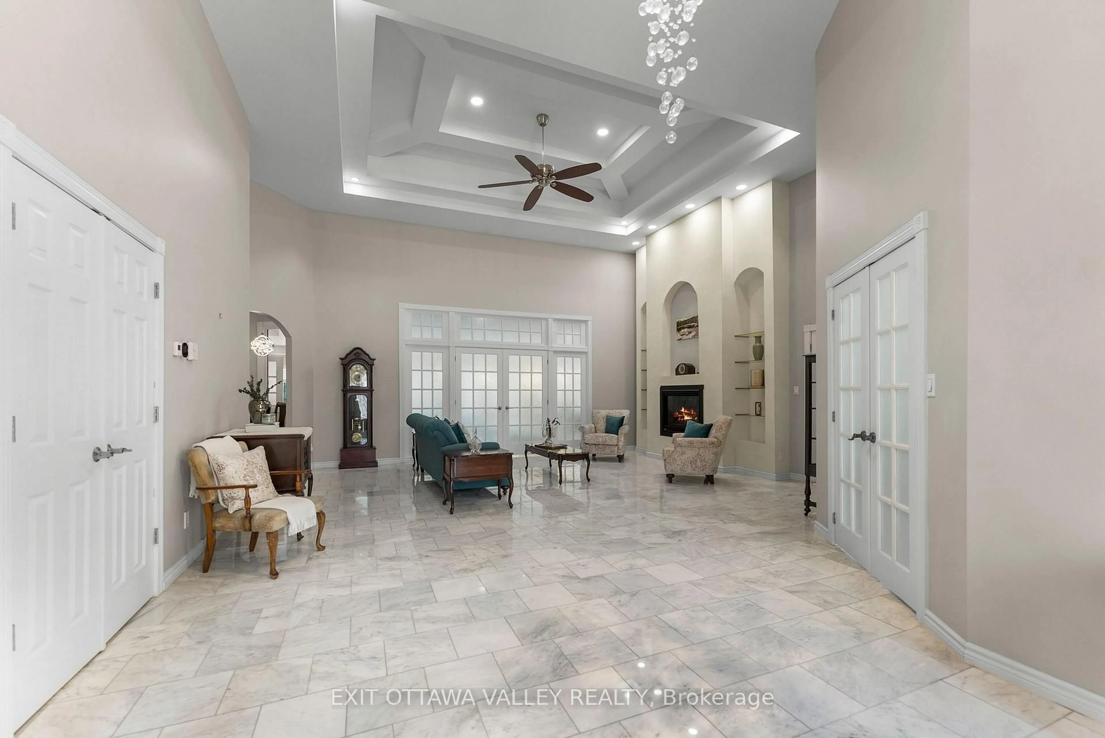Indoor foyer for 740 Walford Rd, Pembroke Ontario K8A 6W5