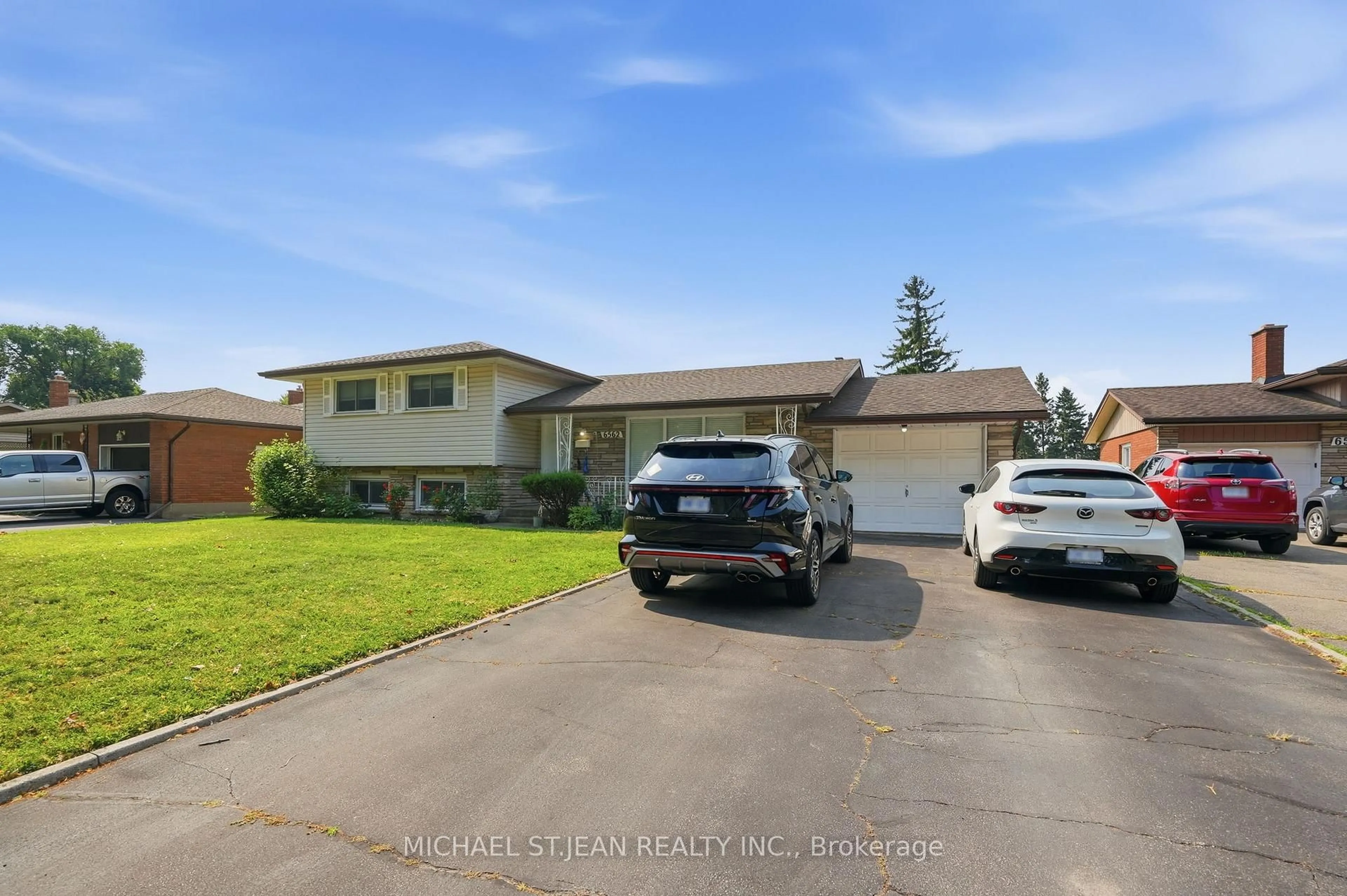A pic from outside/outdoor area/front of a property/back of a property/a pic from drone, street for 6562 Glengate St, Niagara Falls Ontario L2E 5S7