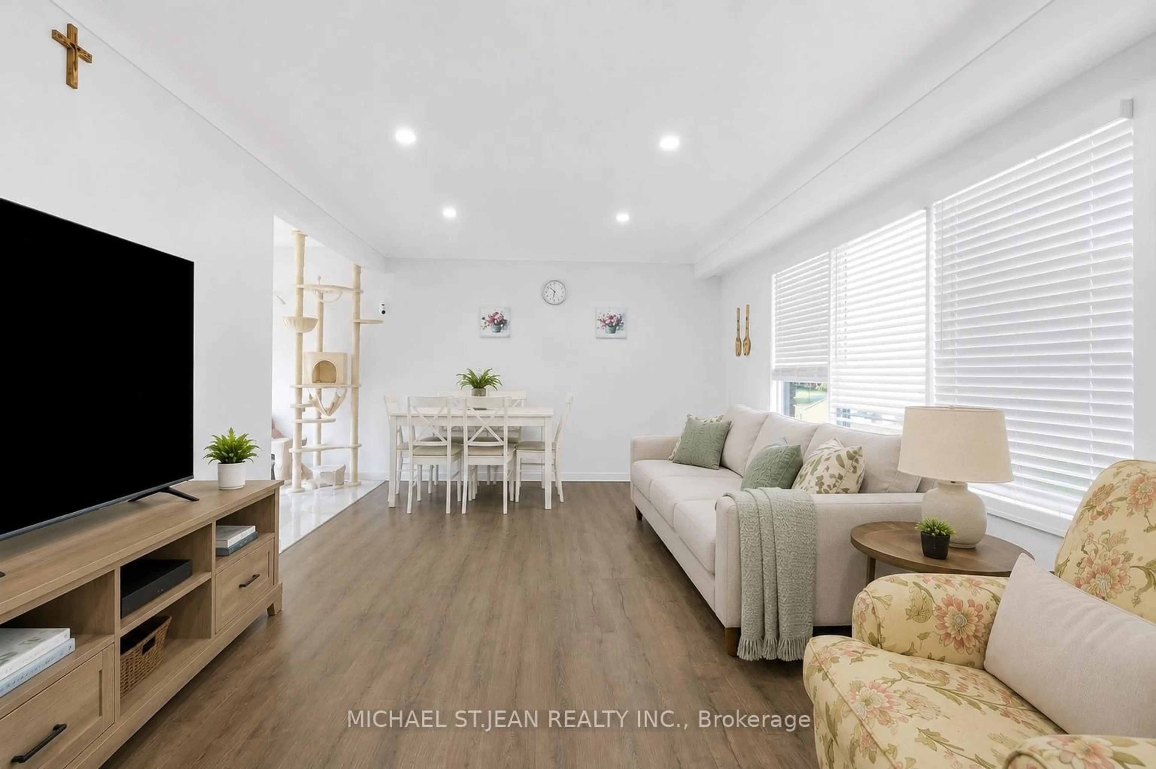 Living room with furniture, wood/laminate floor for 6562 Glengate St, Niagara Falls Ontario L2E 5S7