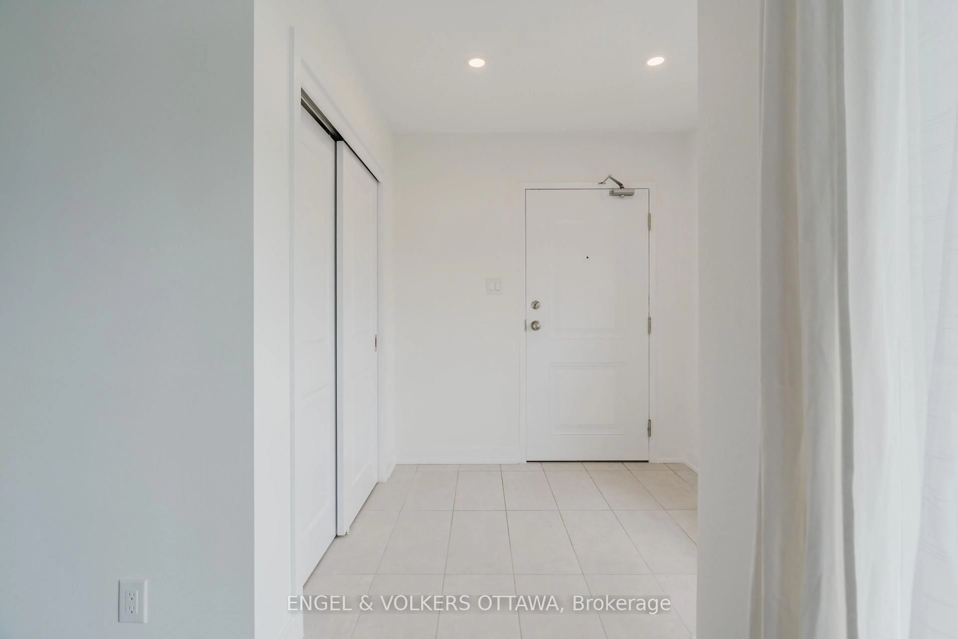 Unknown for 35 Overberg Way #G, Ottawa Ontario K2S 0W1