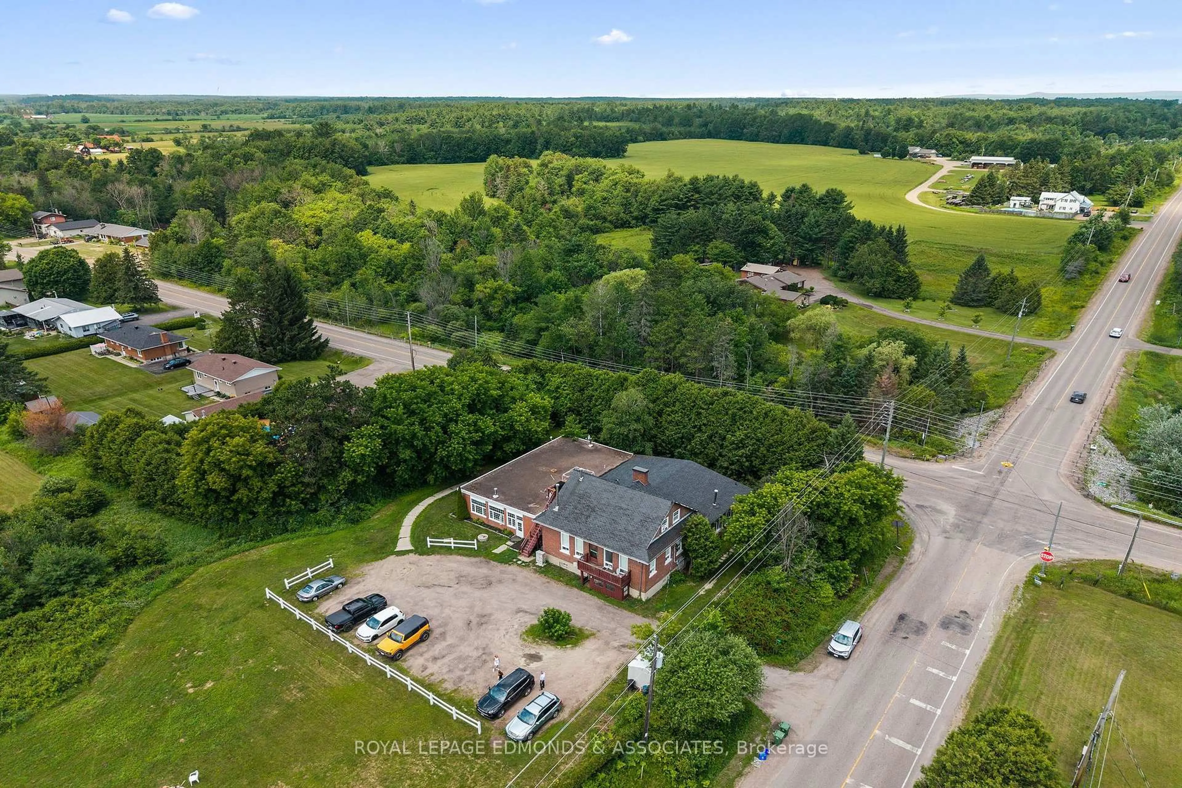 A pic from outside/outdoor area/front of a property/back of a property/a pic from drone, building for 3399 B Line Rd, Petawawa Ontario K8A 6W7