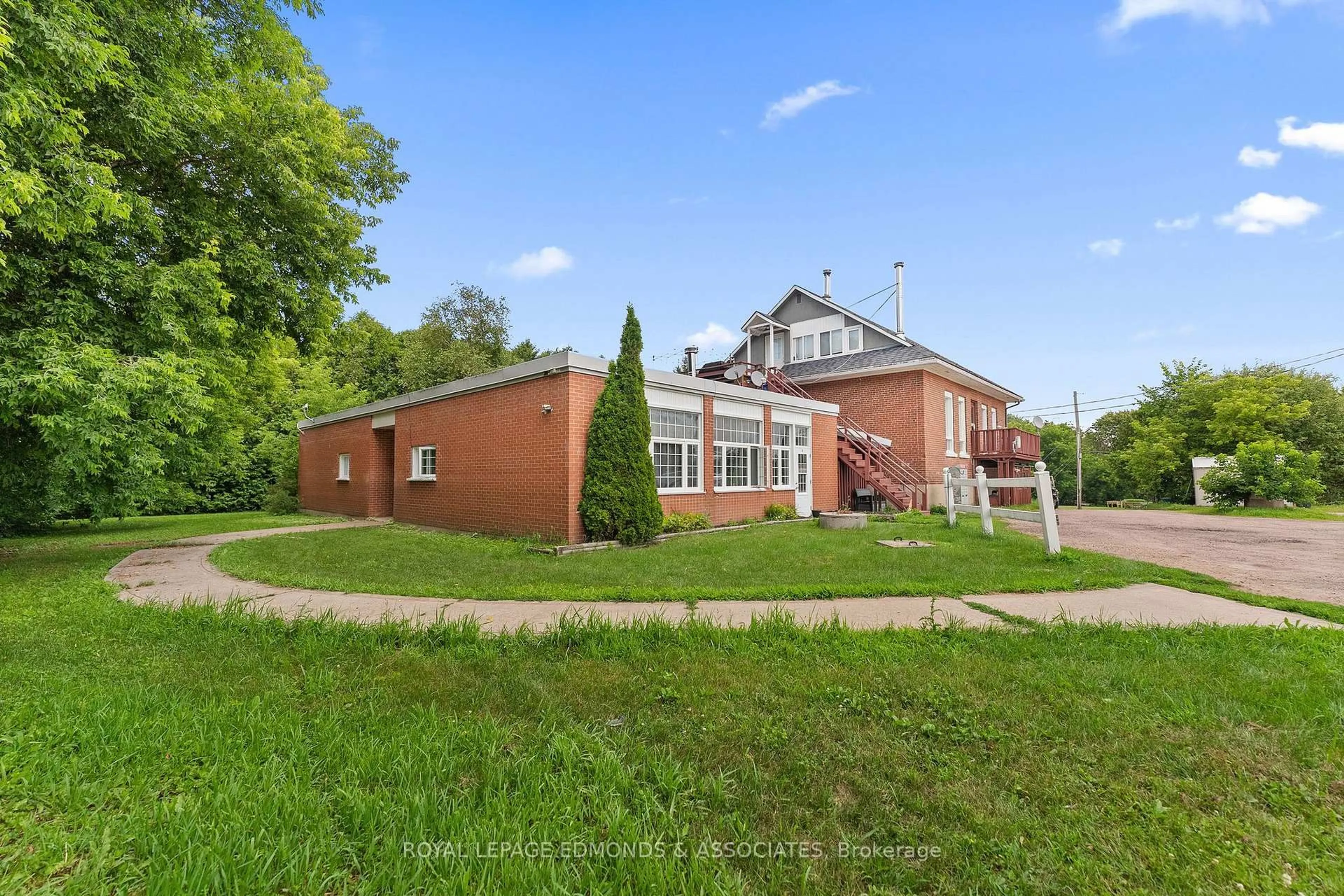A pic from outside/outdoor area/front of a property/back of a property/a pic from drone, building for 3399 B Line Rd, Petawawa Ontario K8A 6W7